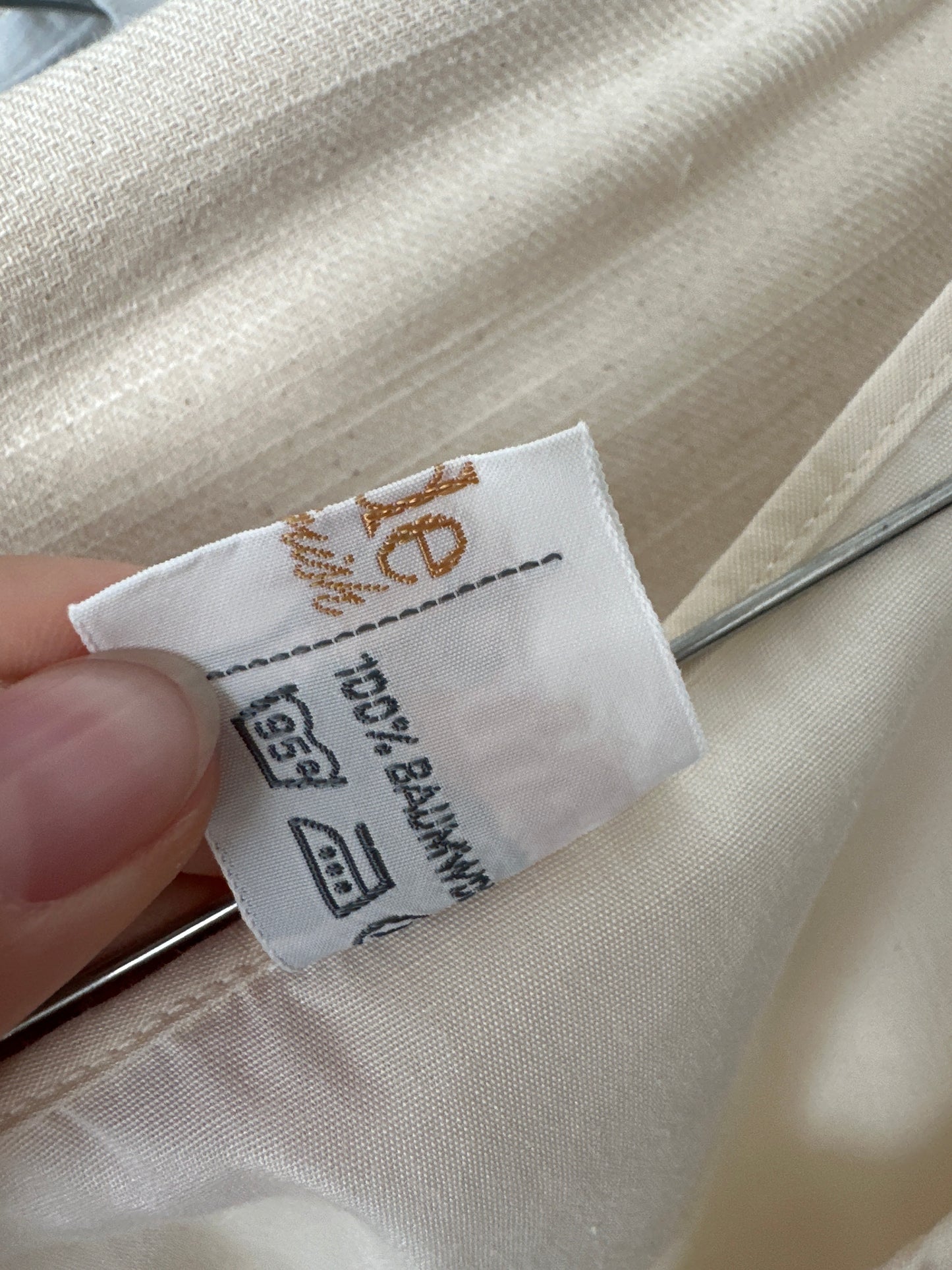 Top cropped din panzica butter nude cu inserții de dantelă macrame