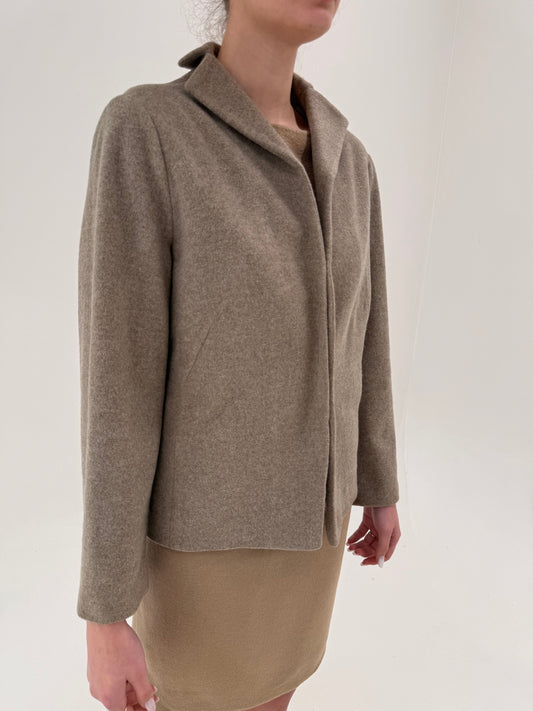 Jacheta light taupe în croi minimalist din stofă cu fața dublă de lana și cașmir