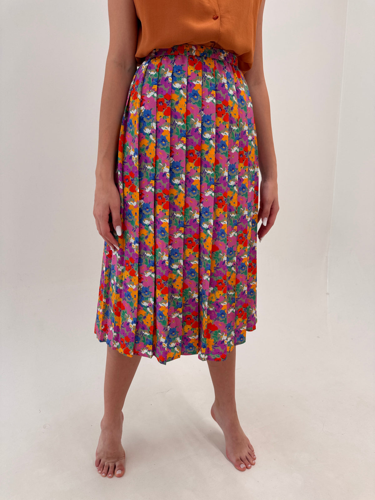 Fustă vintage plisată cu print floral în culori tari și talie ultra înaltă elastică