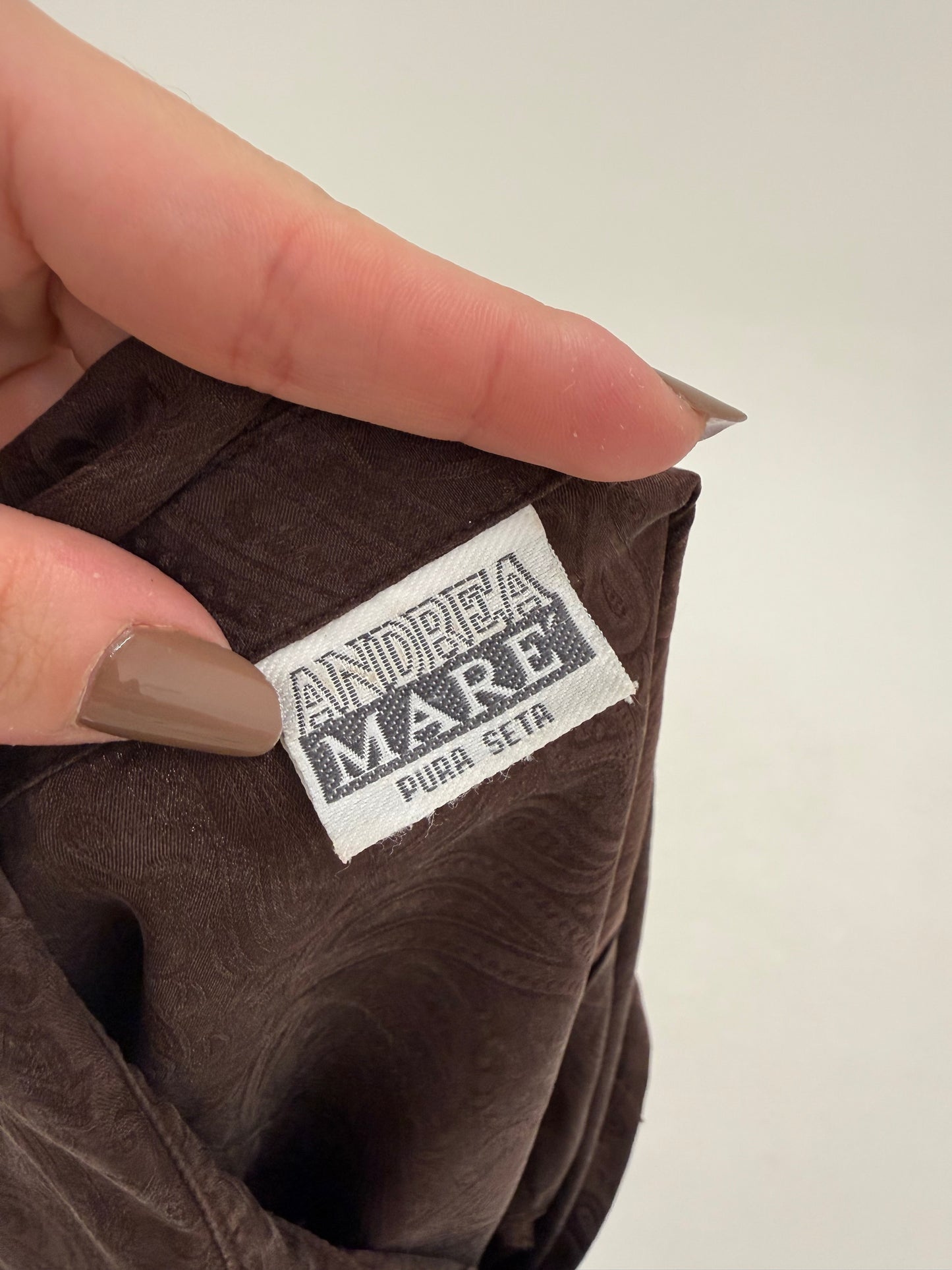 Cămașa chocolate brown din mătase naturală mată texturată