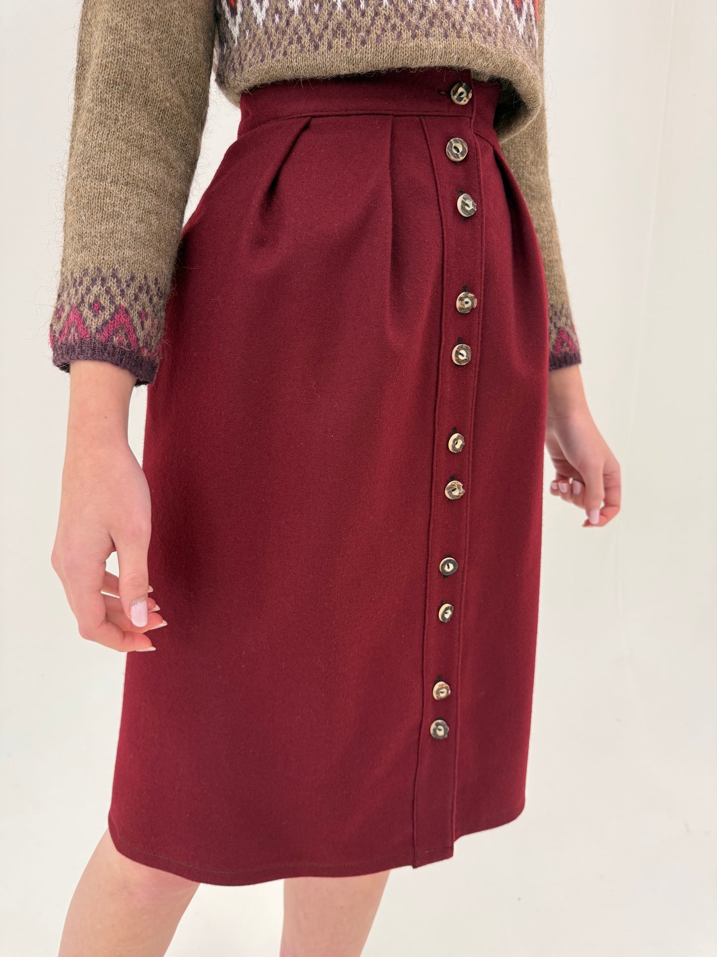 Fustă vintage burgundy din stofă groasă de lana extrafina cu pliuri adânci