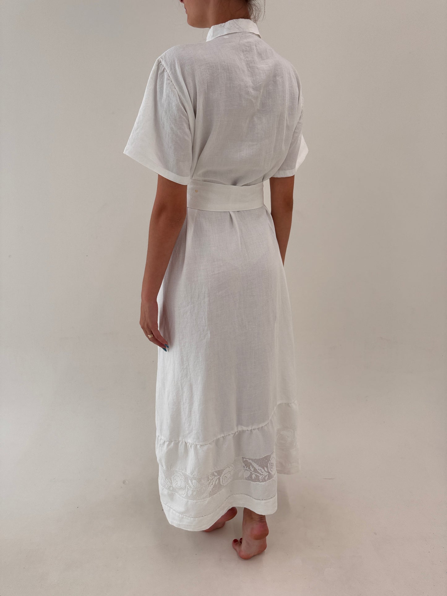 Rochie maxi tall din in excepțional cu broderie manuală delicată și macrame