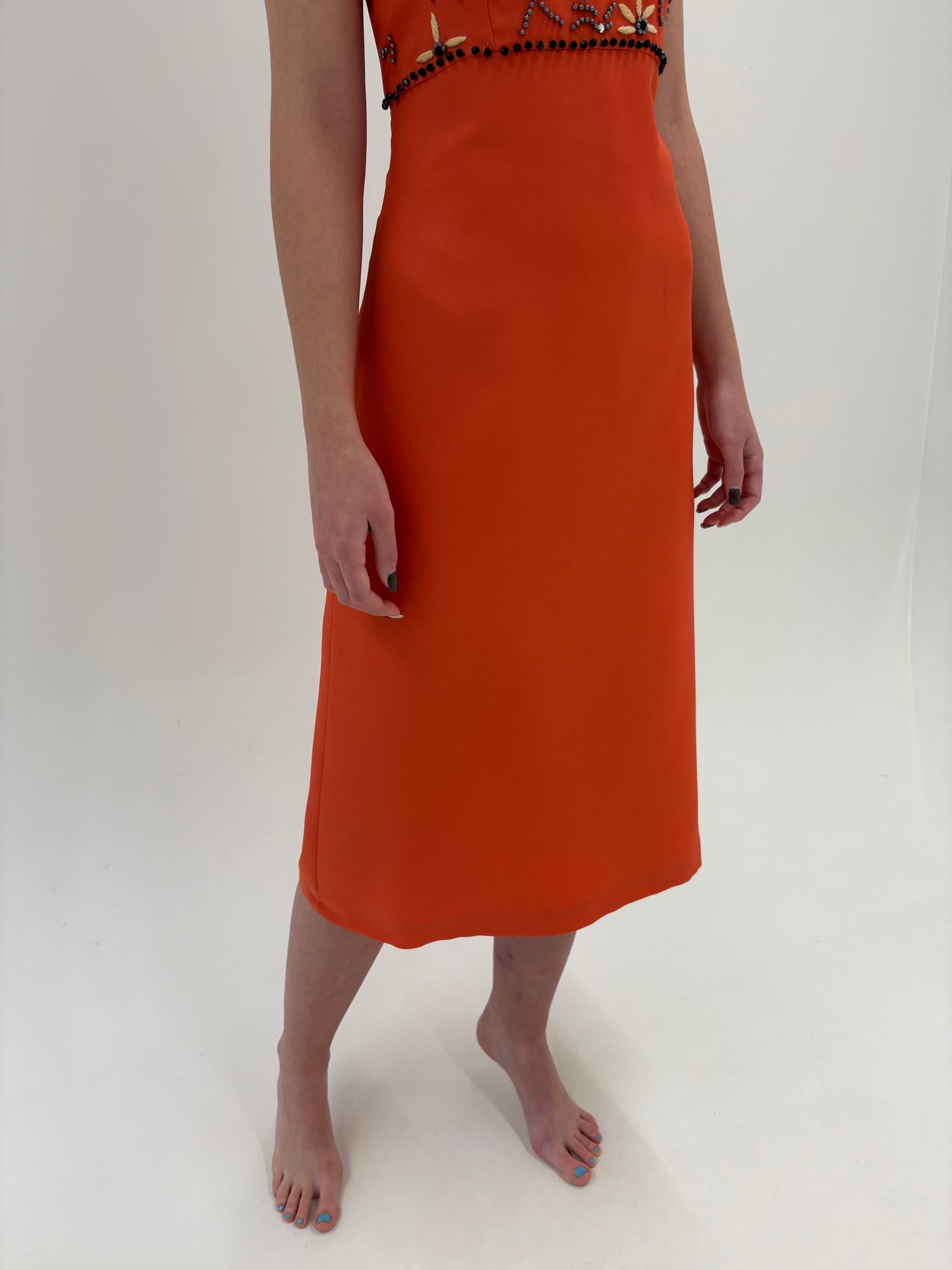 Rochie Old vintage anii 60 de colecție din creppe gros ușor lucios și aplicații manuale