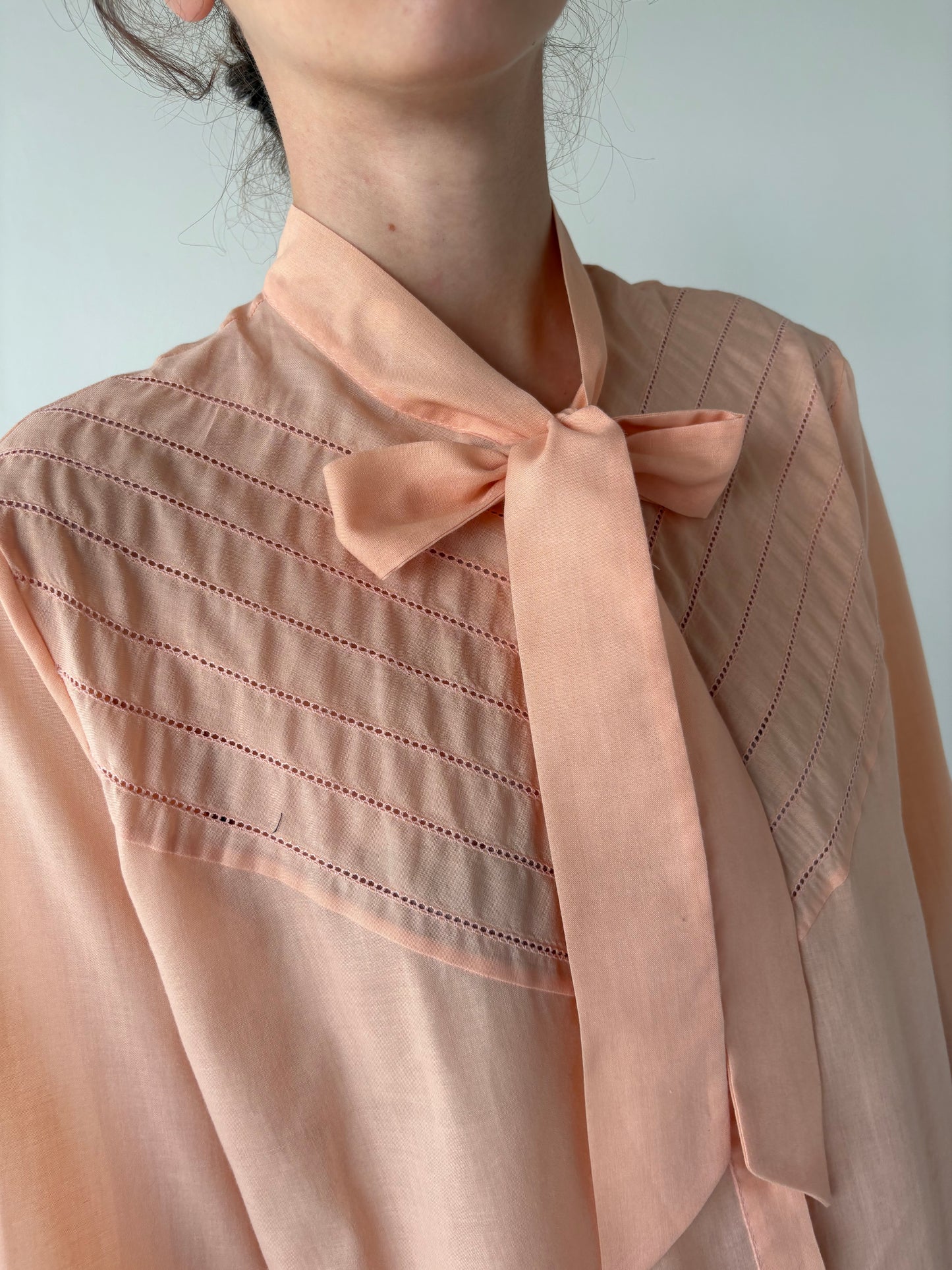 Cămașa vintage din lanita extrafina cu broderie manuală delicată