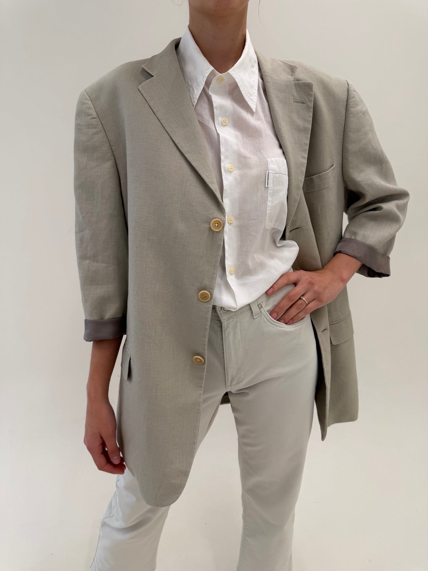 Sacou Balmain oversized cu mânecă scurtă warm gray din in în croi actual