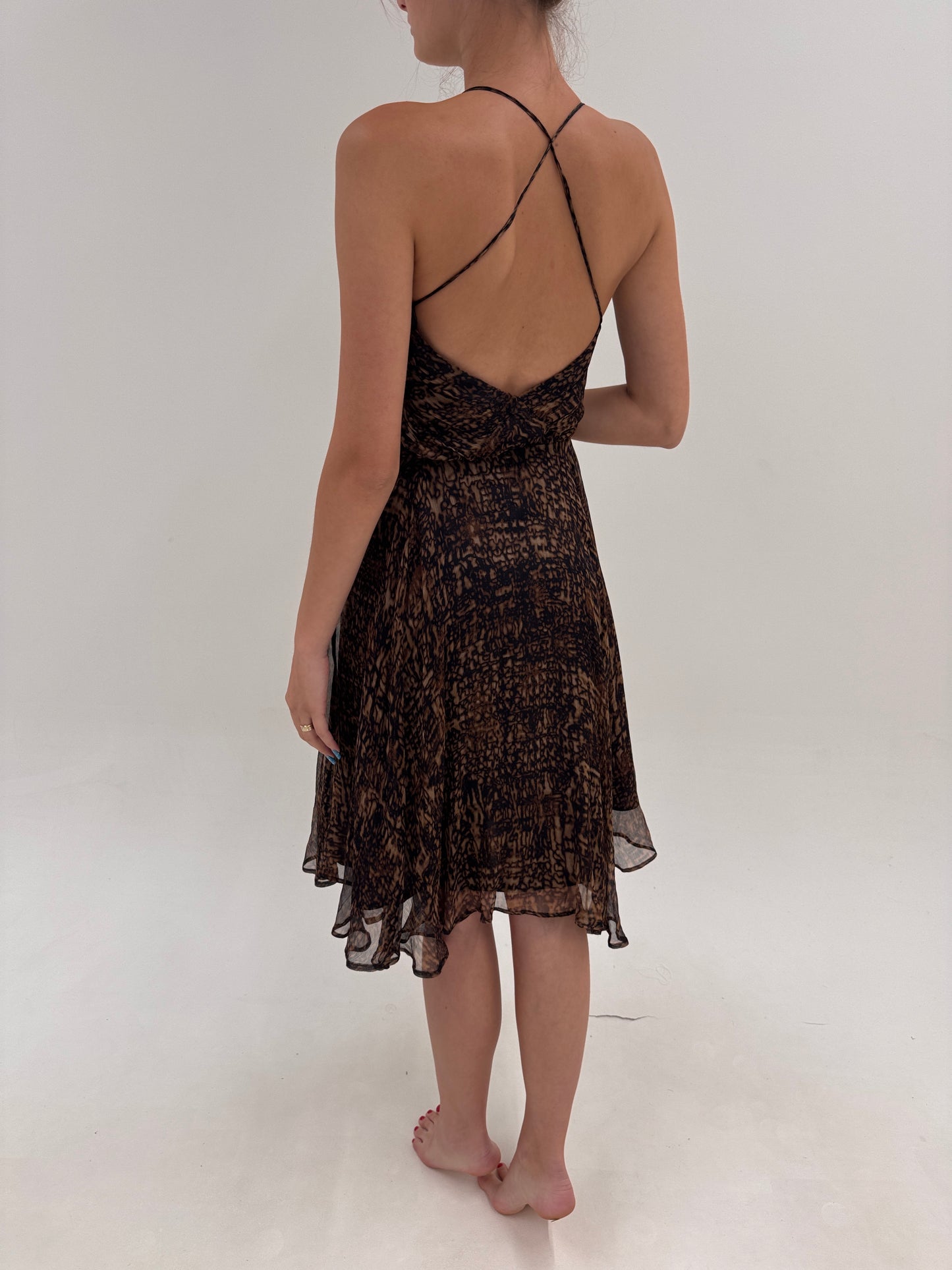 Rochie animal print din mătase naturală cu decupaj la spate în croi de ani 50 reinterpretat