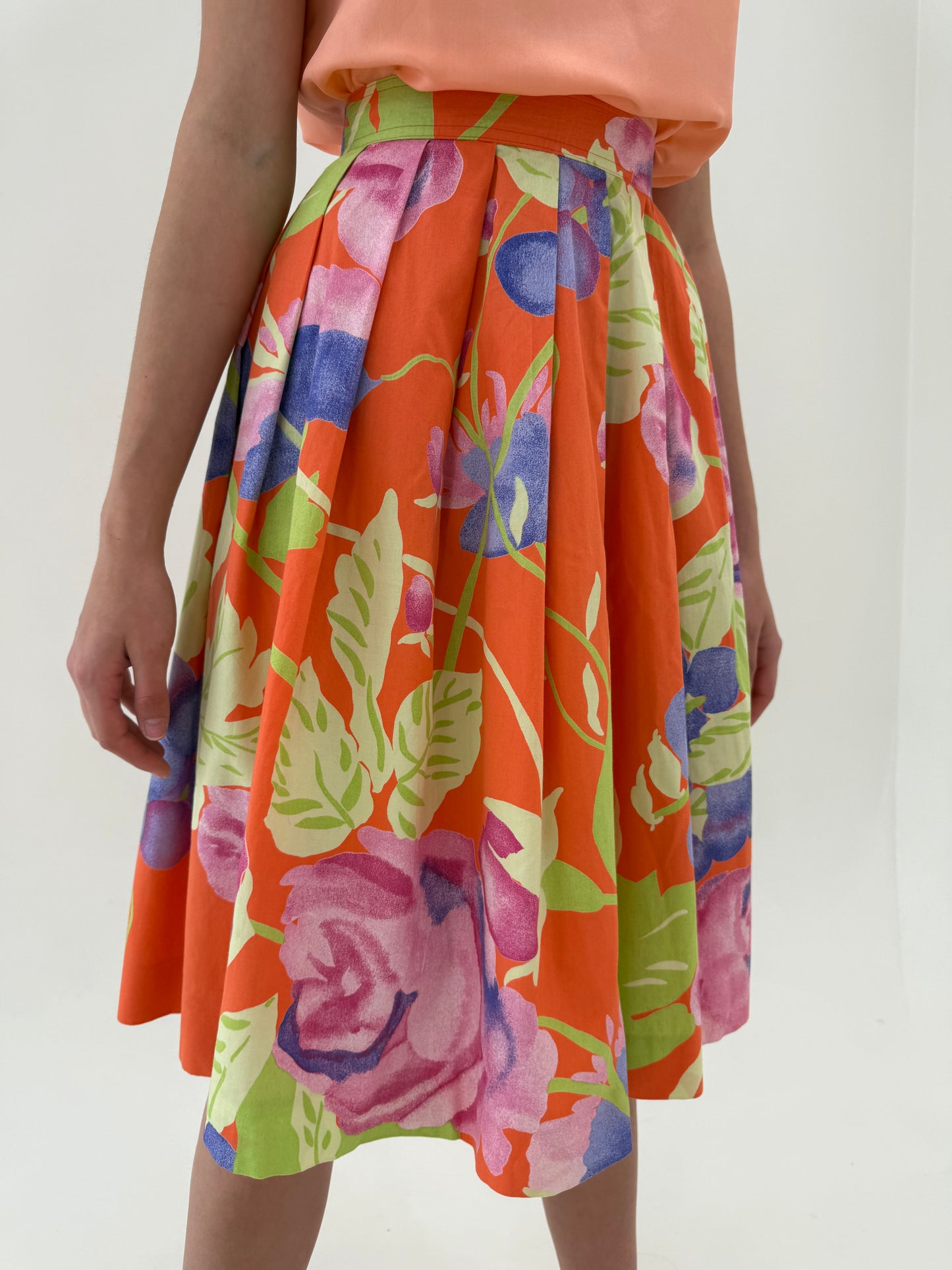 Fustă vintage super amplă în culori superbe midi cu print floral
