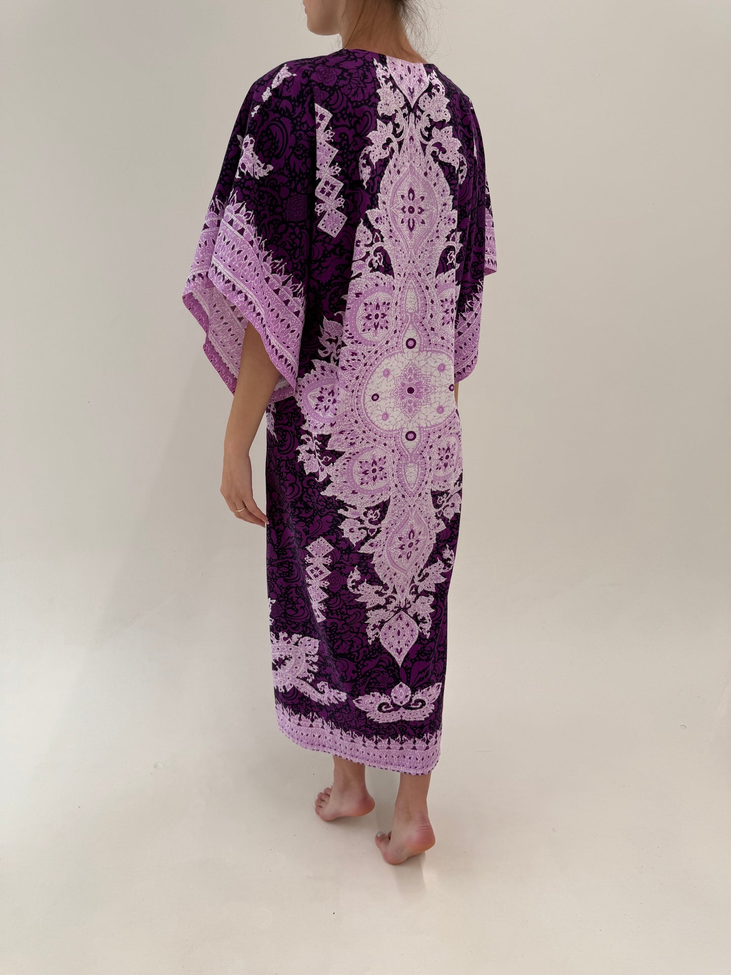 Kaftan din pânză de bumbac în nuanțe superbe de lavandă și elctric purple