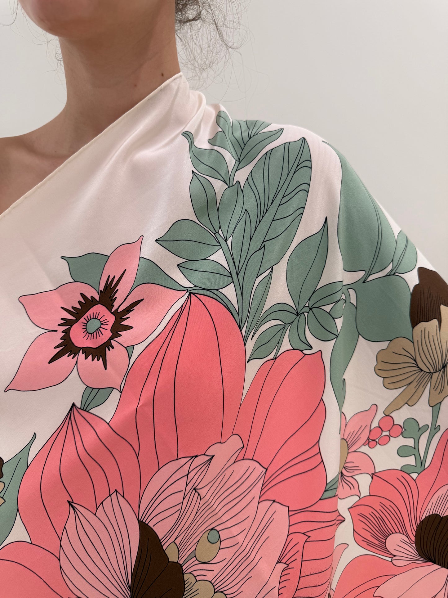 Eșarfă din mătase naturală cu print floral superb