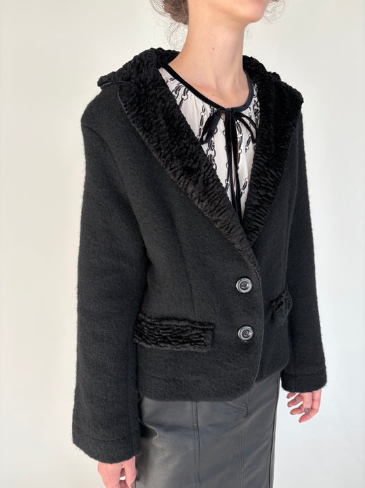 Sacou italian negru în croi ușor cambrat ultra confort din tricot de lana