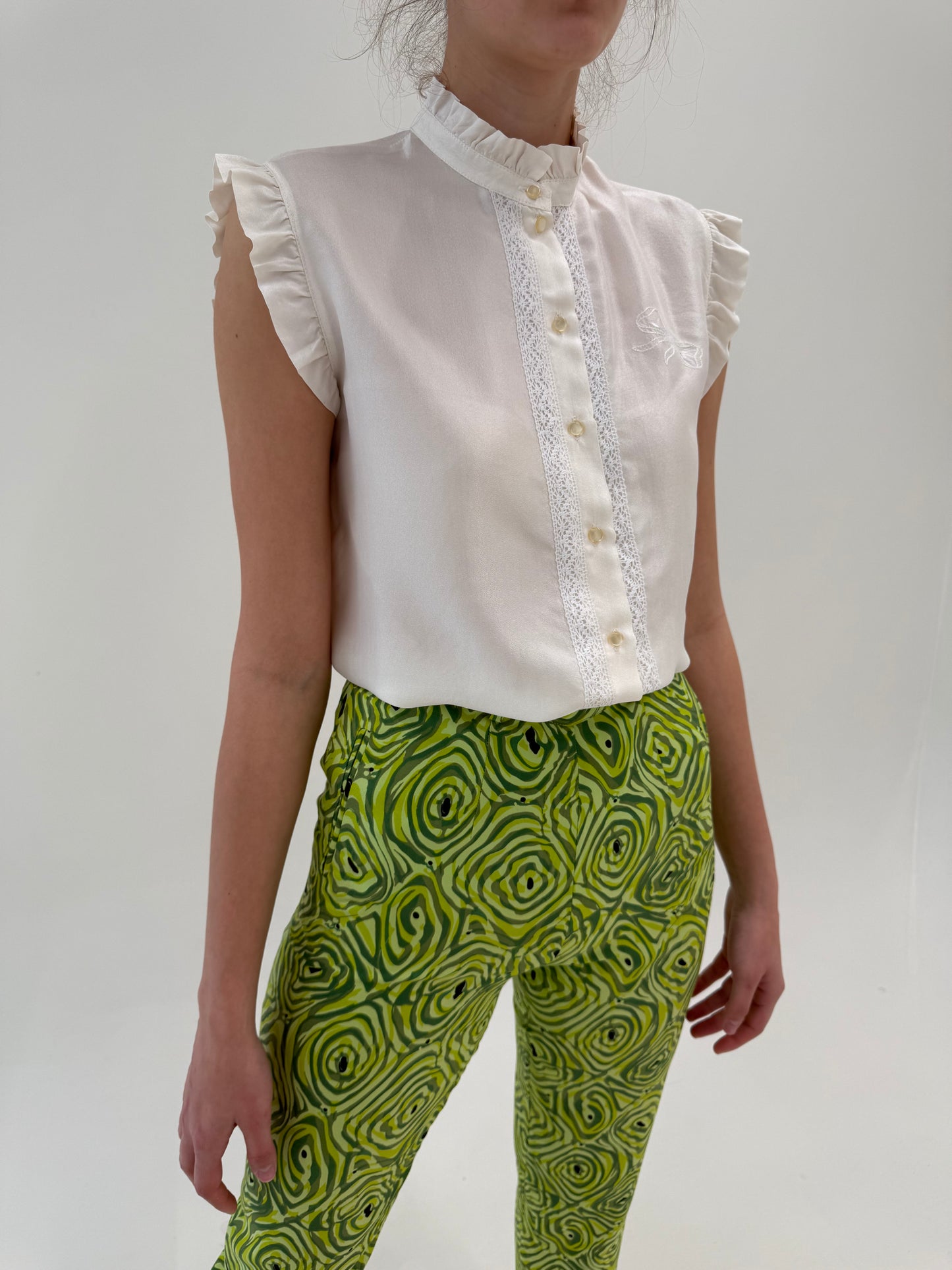 Cămașa vintage italiană din mătase naturală perlata cu dantelă și broderie