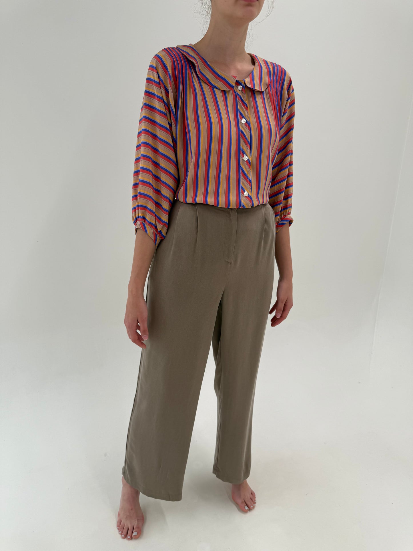 Pantaloni palazzo dark sand nude ușor satinați cu pense și talie ultra înaltă