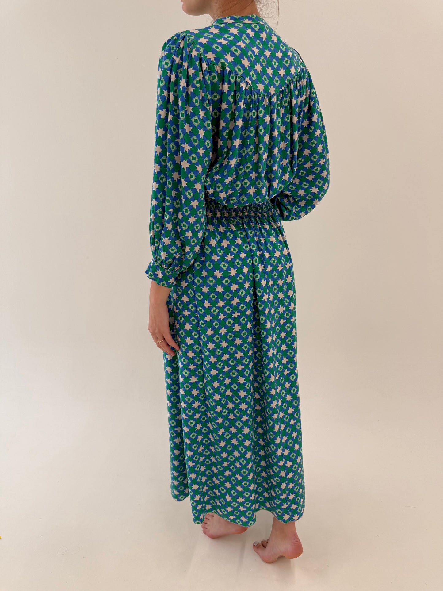 Rochie maxi italiană în croi lejer cu talie ultra marcată înaltă