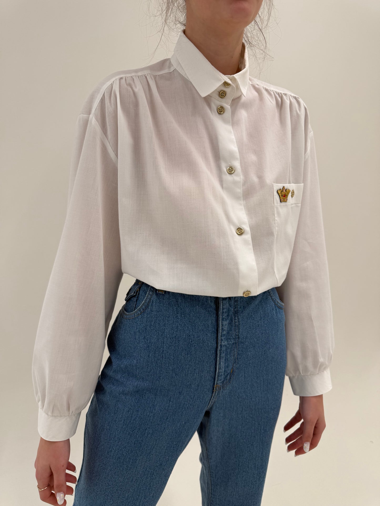 Cămașa vintage din bumbac cu detalii aurii și croi oversized