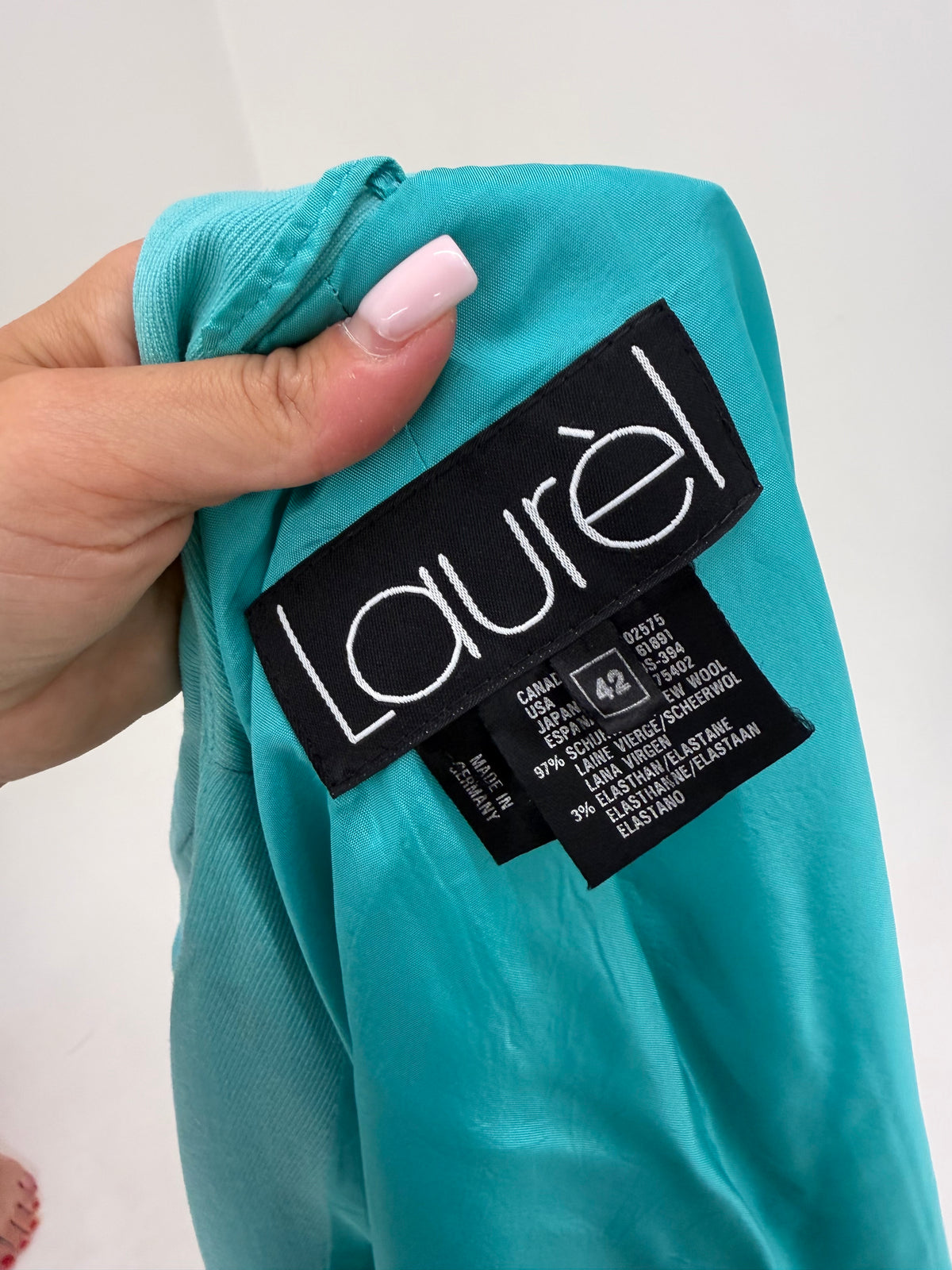 Sacou lung Laurel by Escada din lana extrafina aqua blue cambrat în croi minimalist