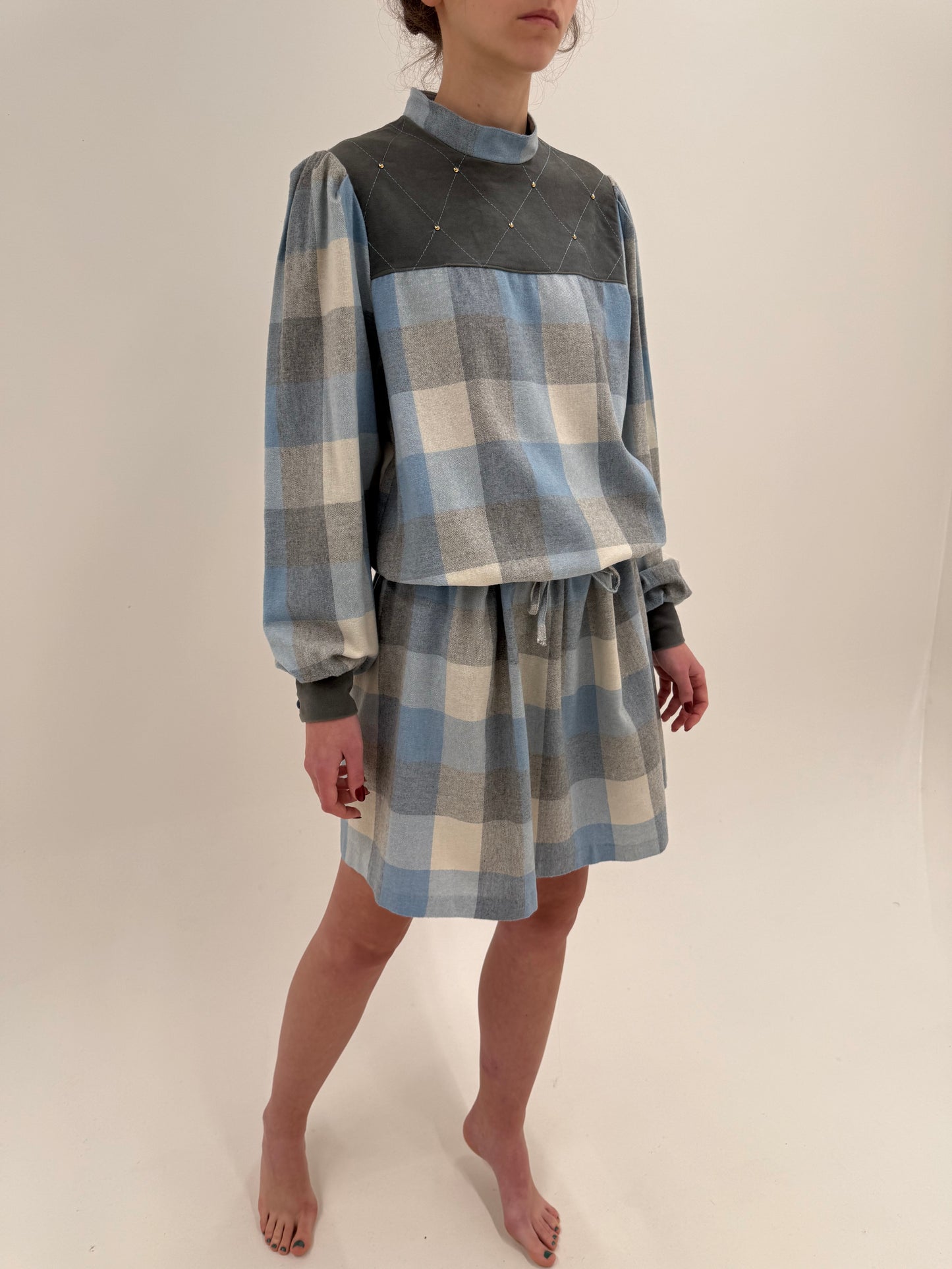 Rochie vintage cu talie reglabilă din stofă de lana extrafina în culori pudrate