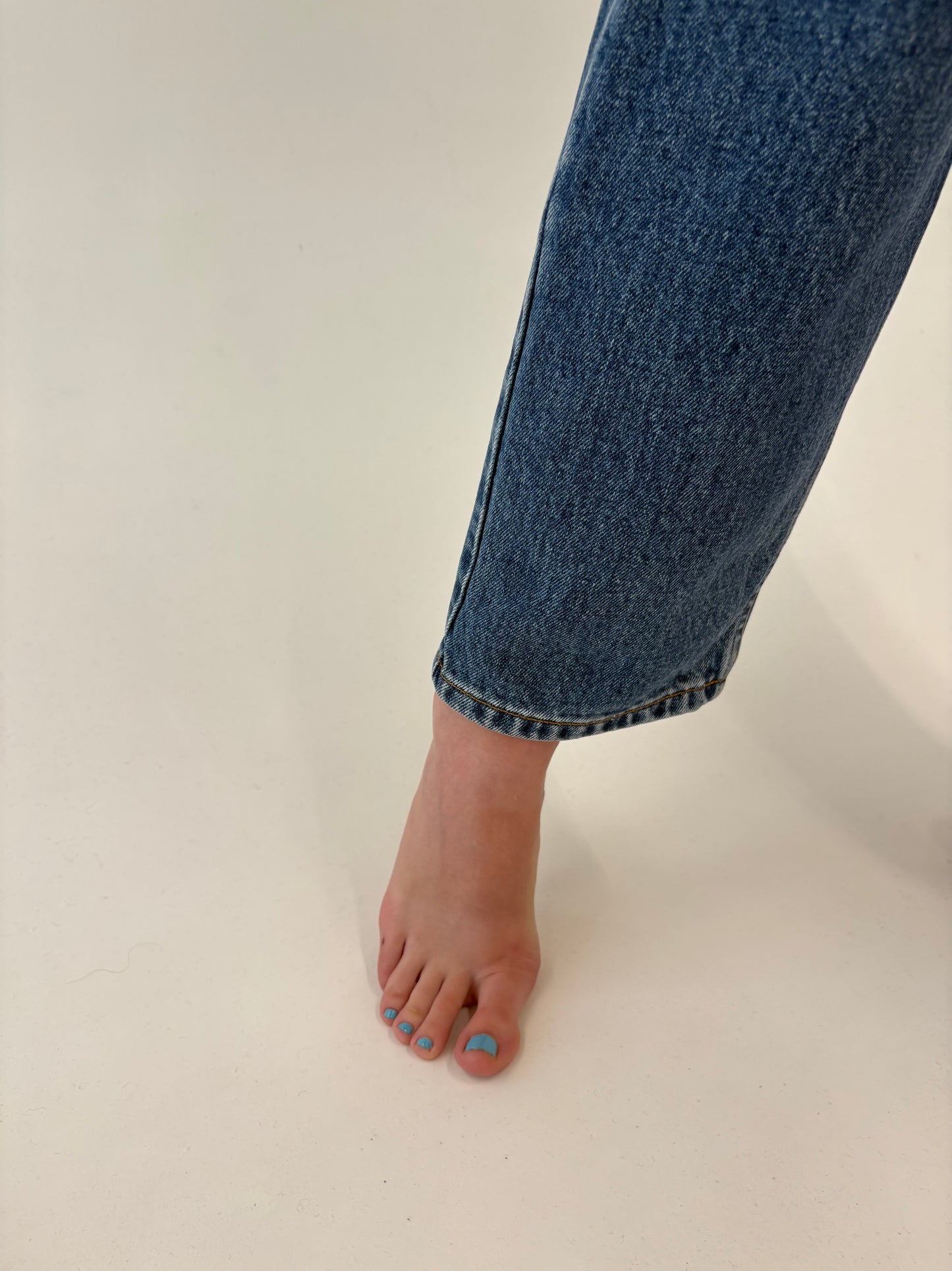 Jeans tall mom fit cu talie ultra înaltă din bumbac gros classic wash