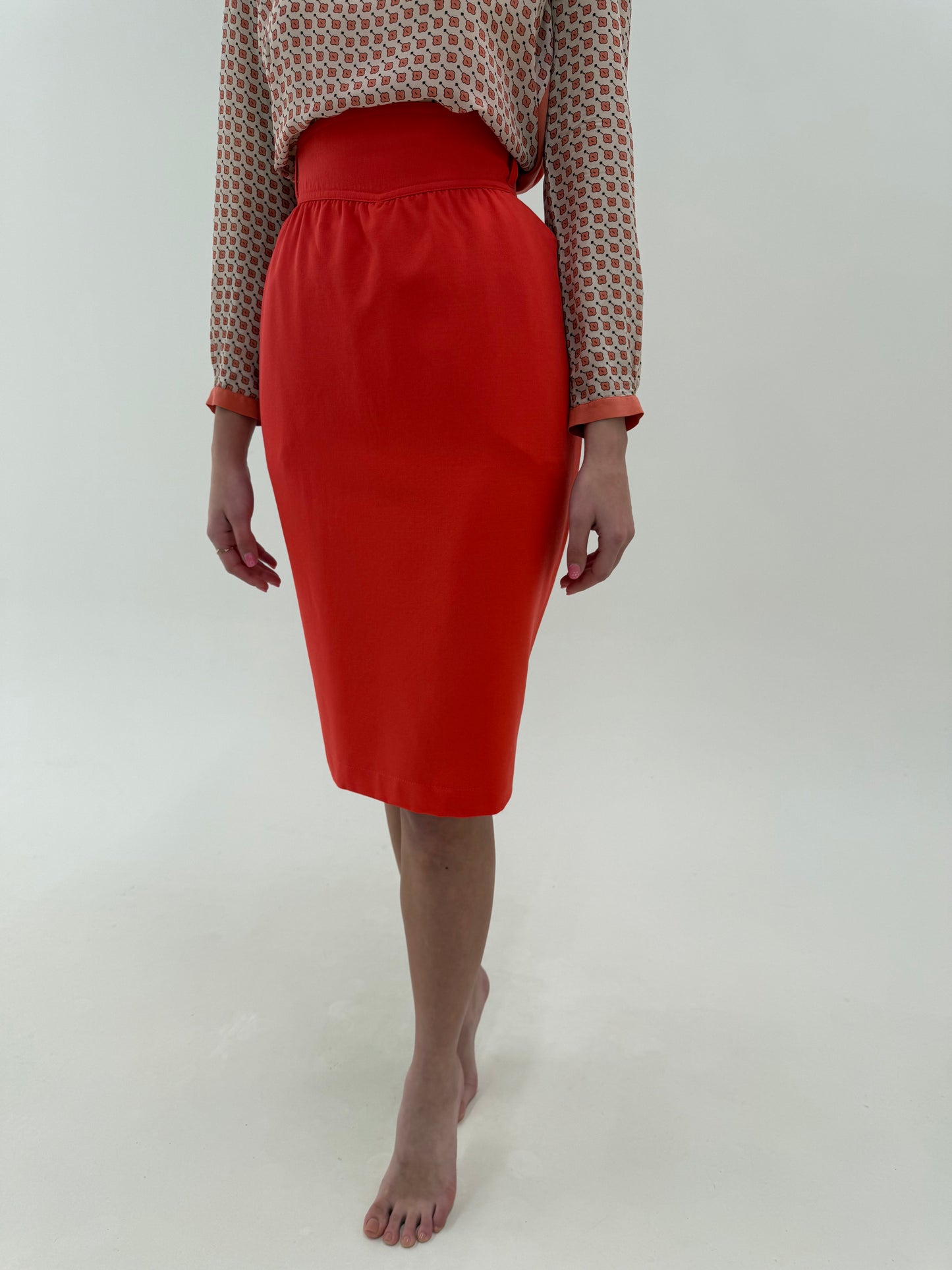 Fustă Escada coral red cu talie ultra marcată extrem de înaltă și buzunare