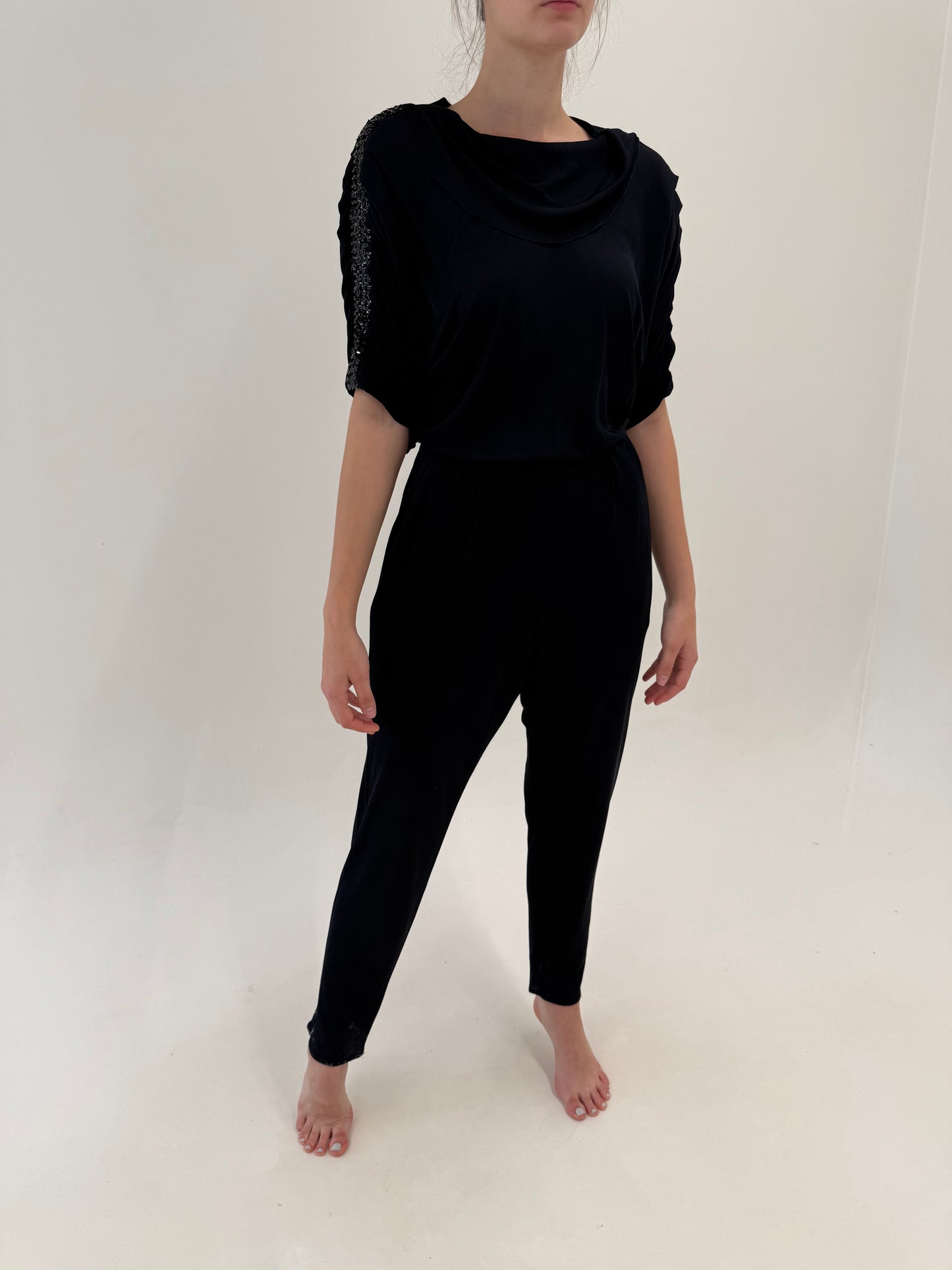 Salopetă vintage neagră de seară cu talie ultra înaltă elastică și bust drapat
