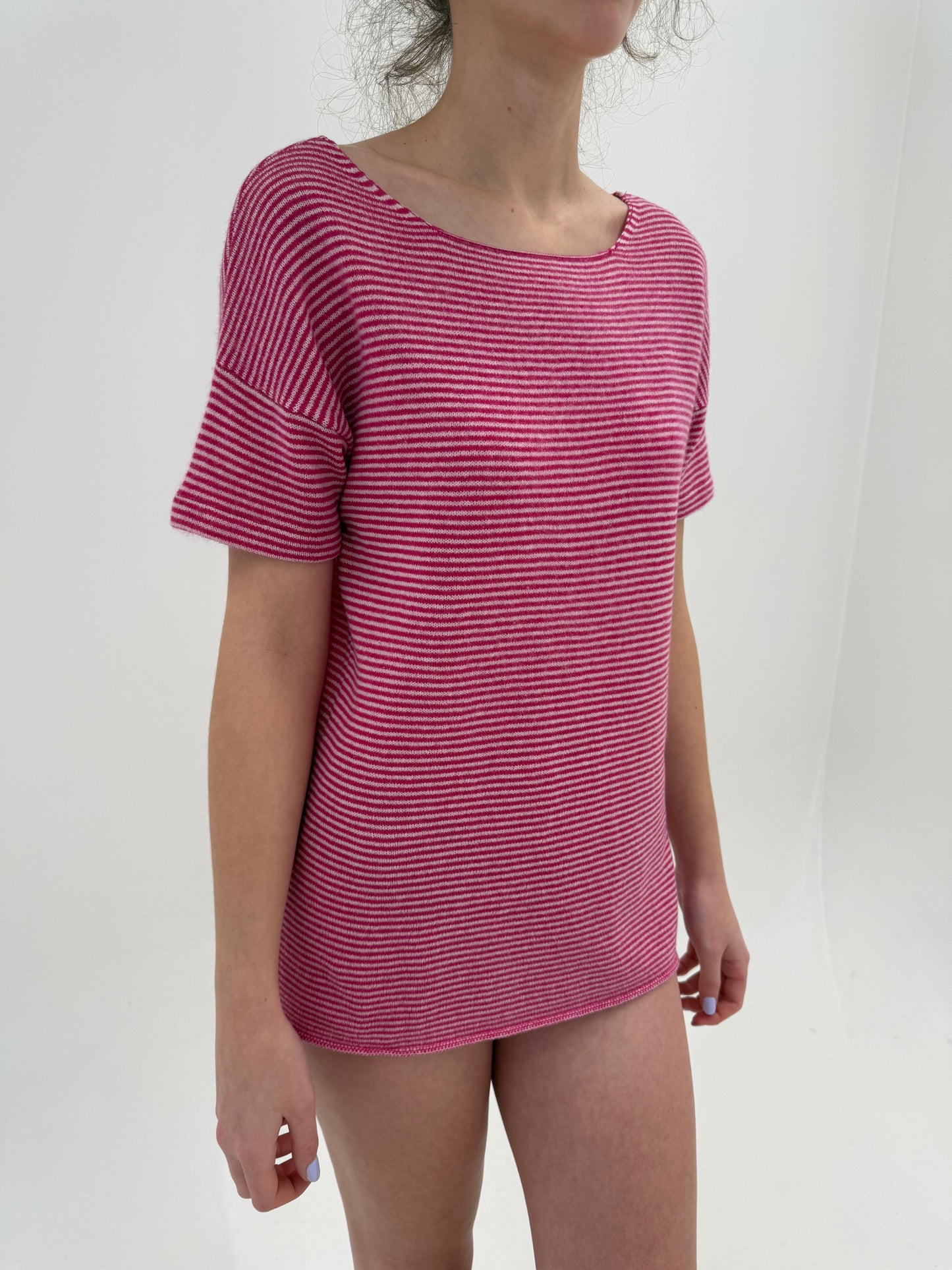 Top în dungi și croi lejer din cașmir Barbie pink și alb