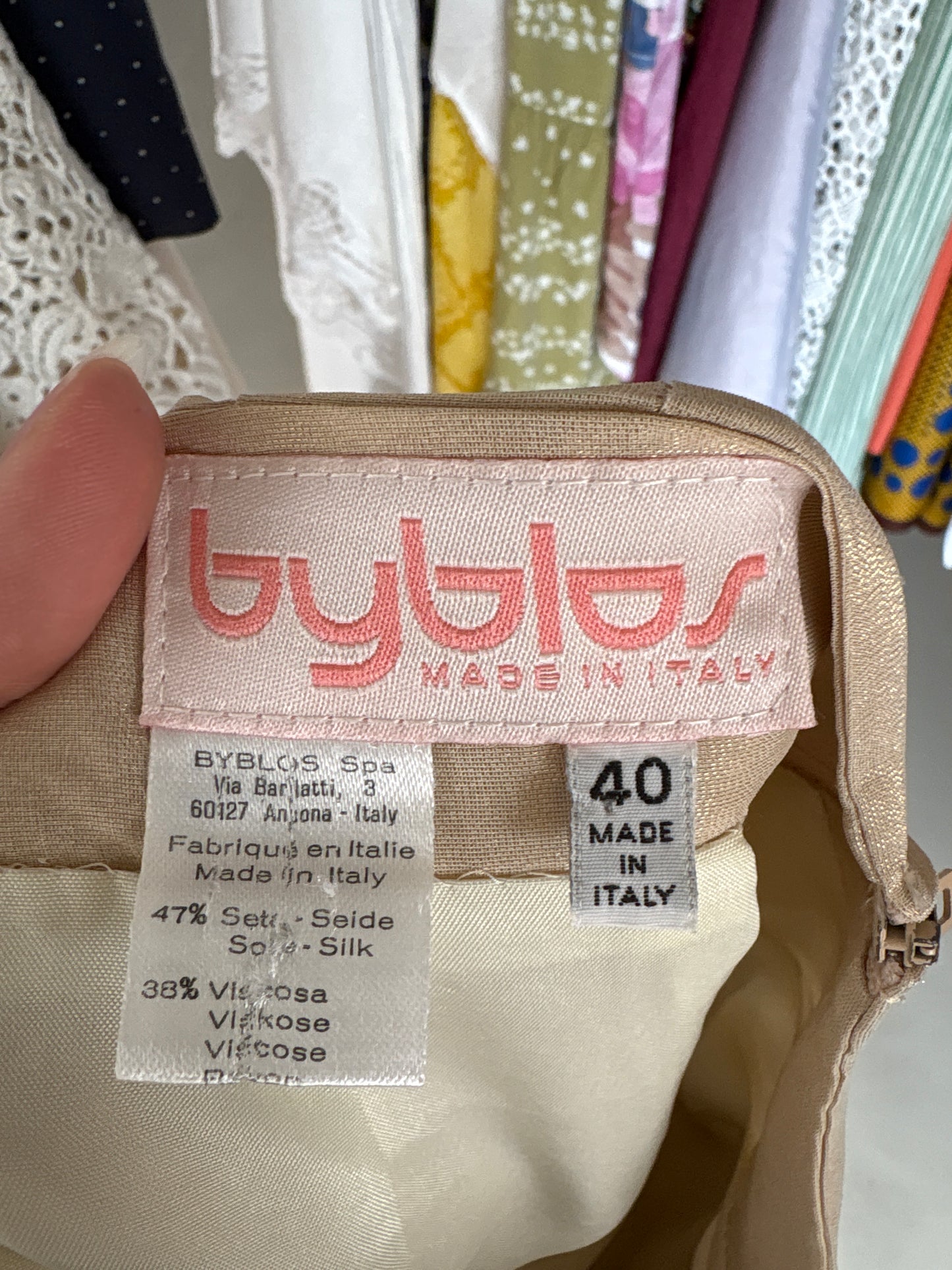 Fustă de brand luxury Byblos în croi extrem de chic din mătase naturală perlata auriu fin