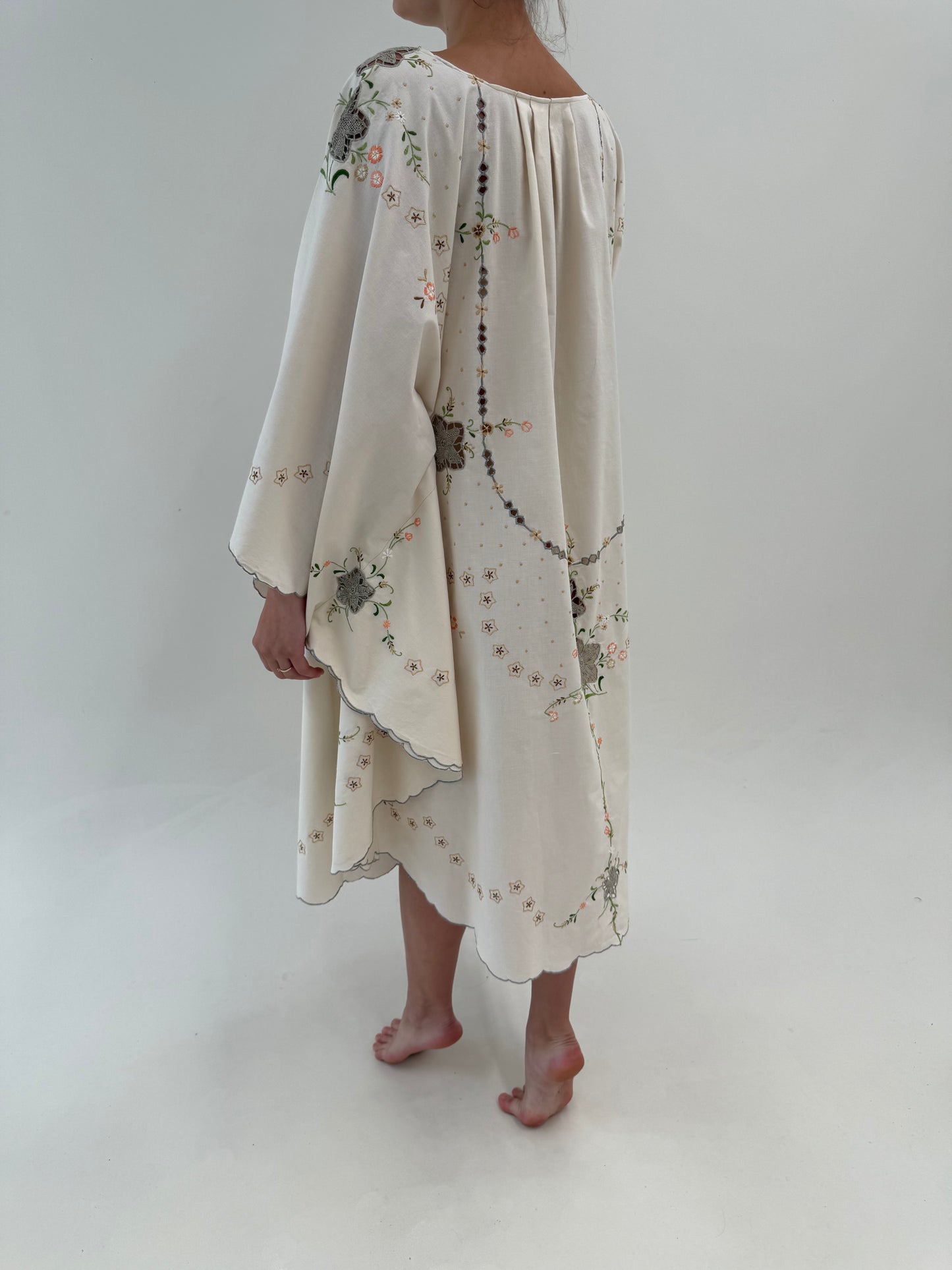 Kaftan vintage din pânză de bumbac cu broderie manuală excepțională light nude