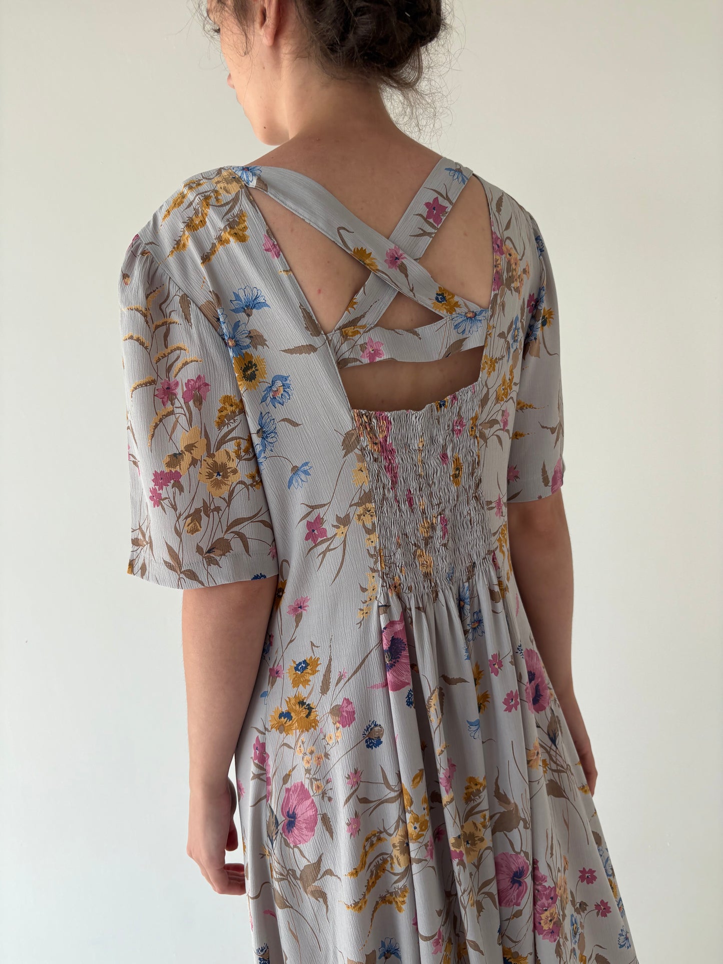Rochie vintage maxi baby blue cu decupaj la spate și talie marcată