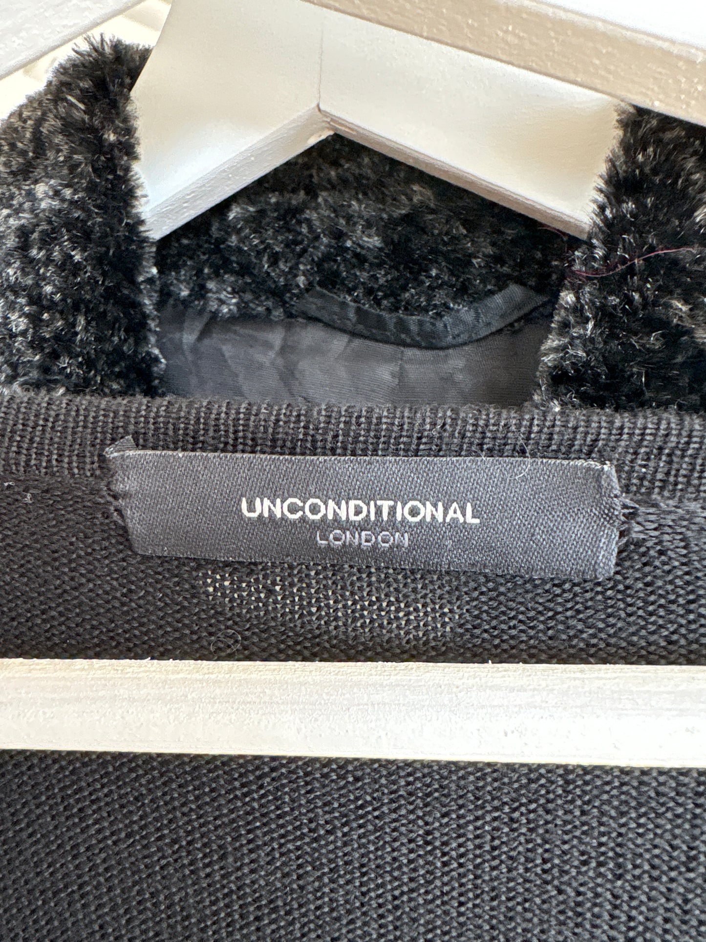 LBD din lana merino extrafina cu ‘cordoane’integral cu aplicații manuale