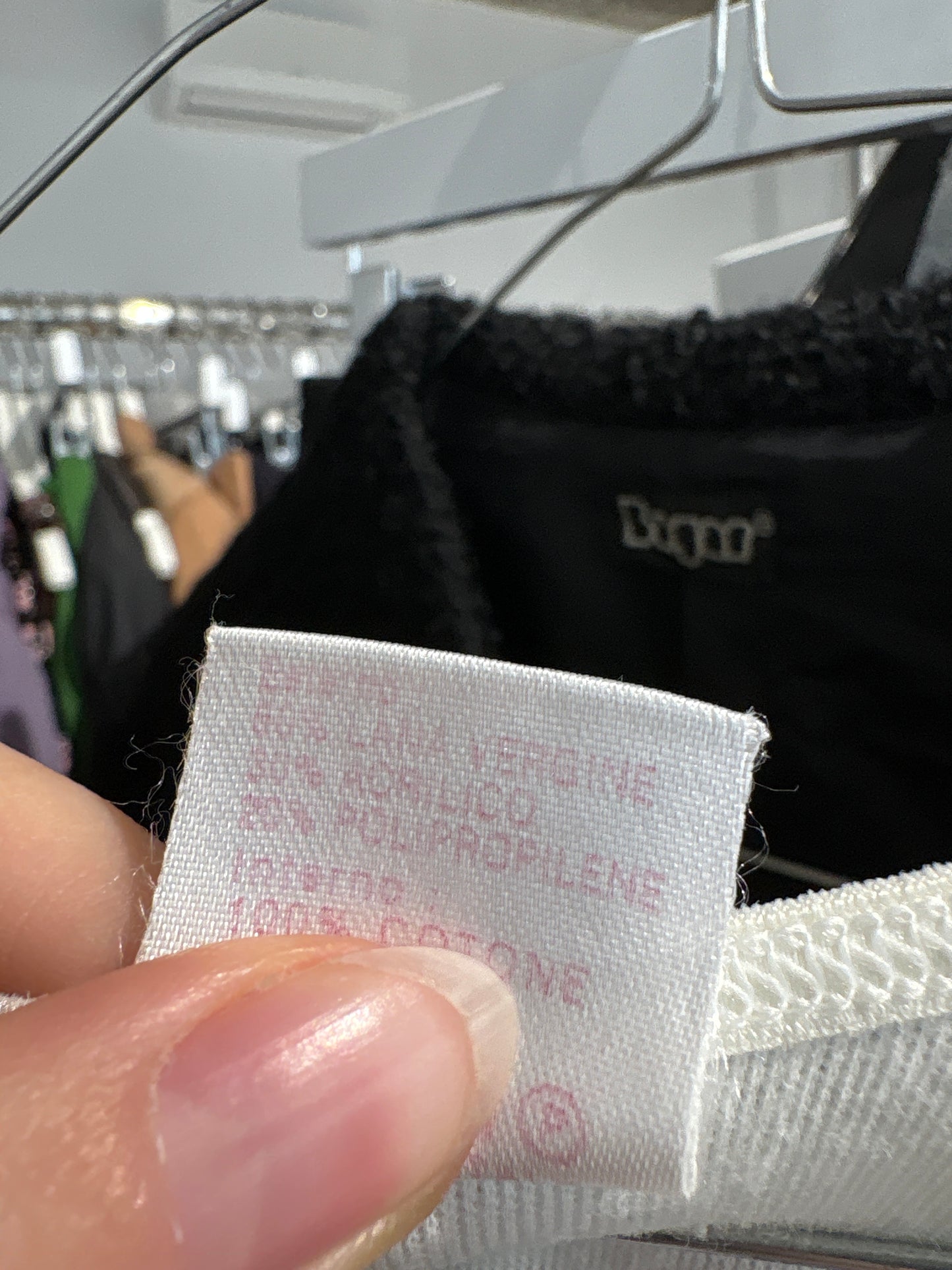 Top italian din lana extrafina irestringibila și dantelă