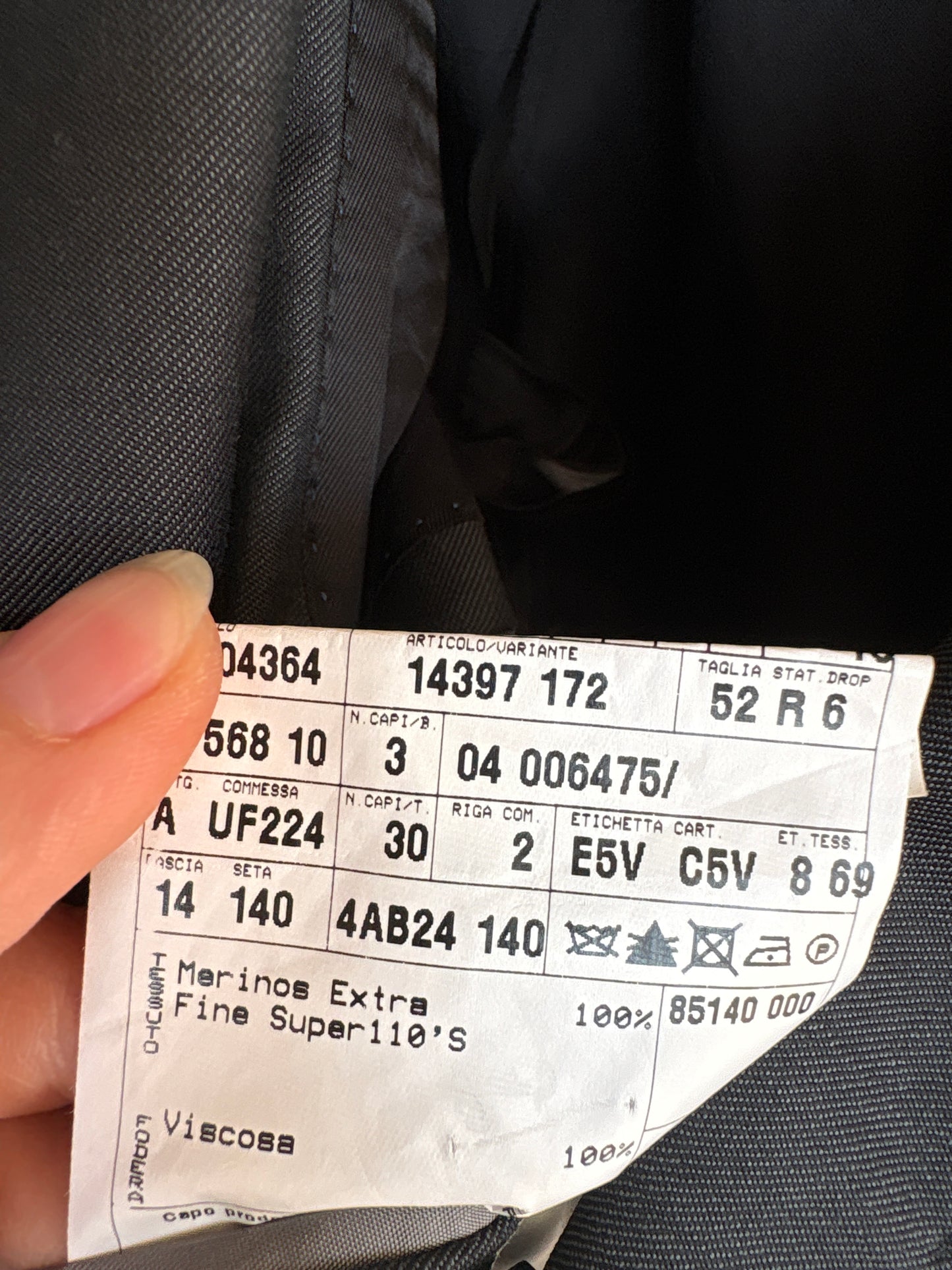 Costum italian din lana merino extrafina super 110’s in croi actual