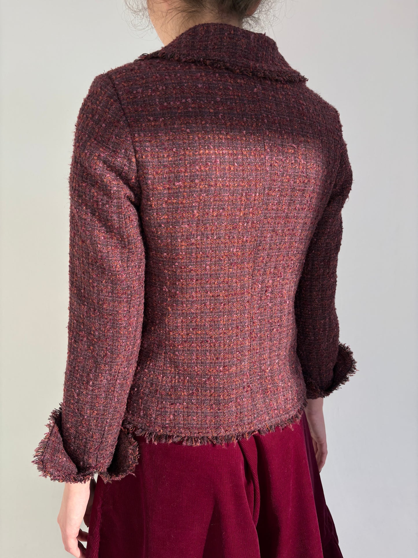 Sacou cambrat din tweed în culori superbe cu mânecă reglabilă