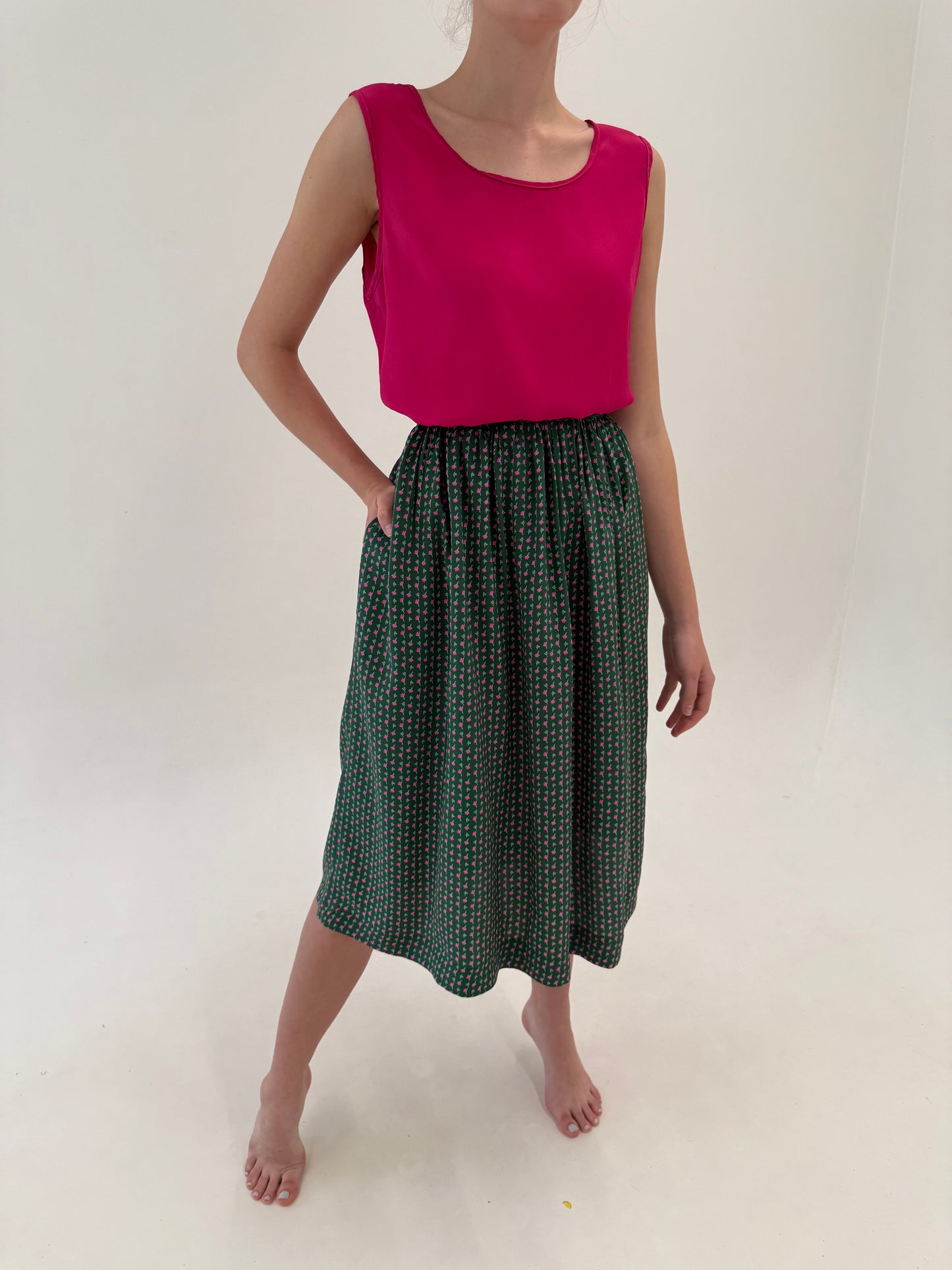 Fustă vintage din mătase naturală cu print floral fucsia midi