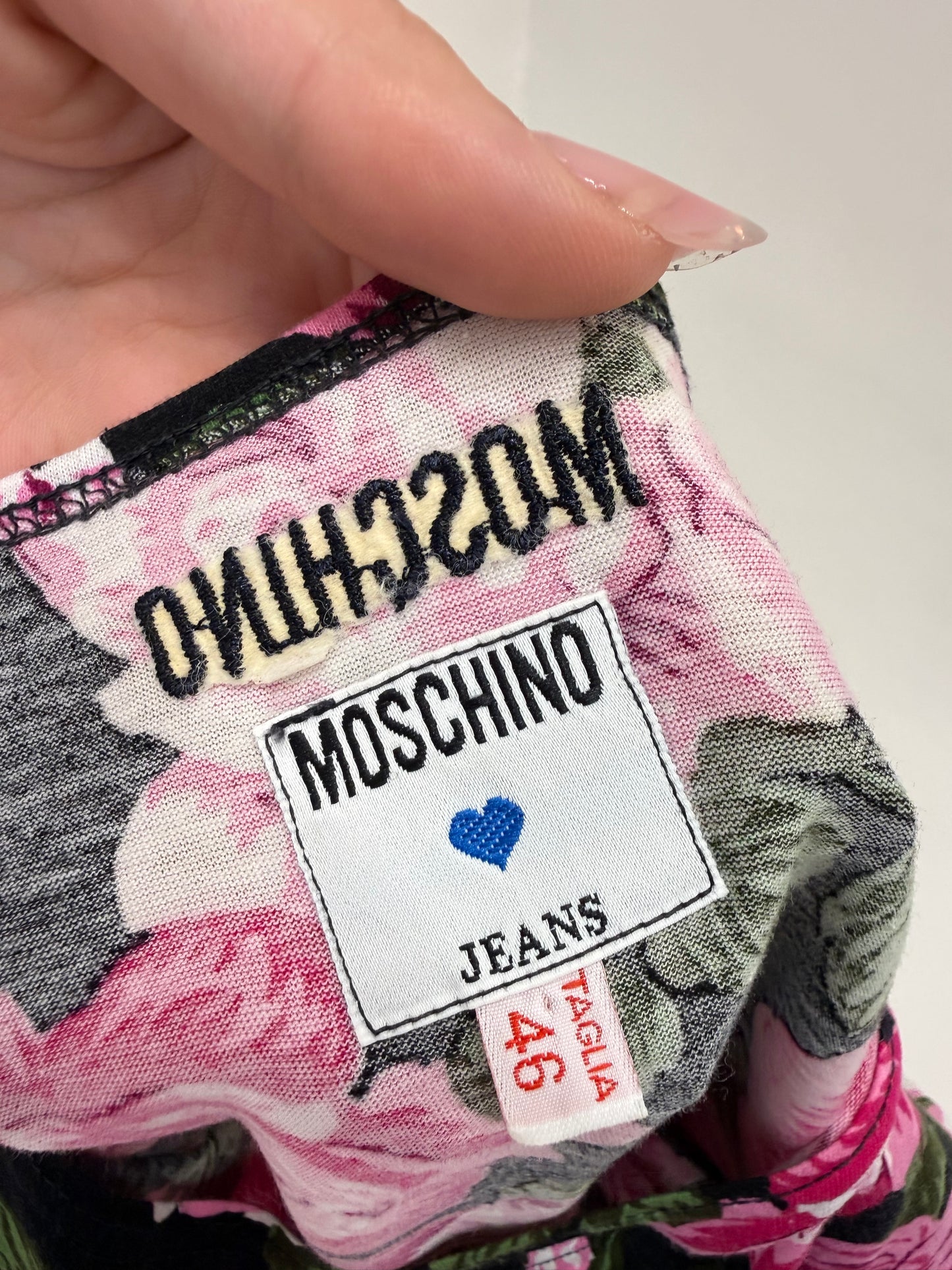 Top Moschino cu decolteu bărcuță și print floral din bumbac modelator