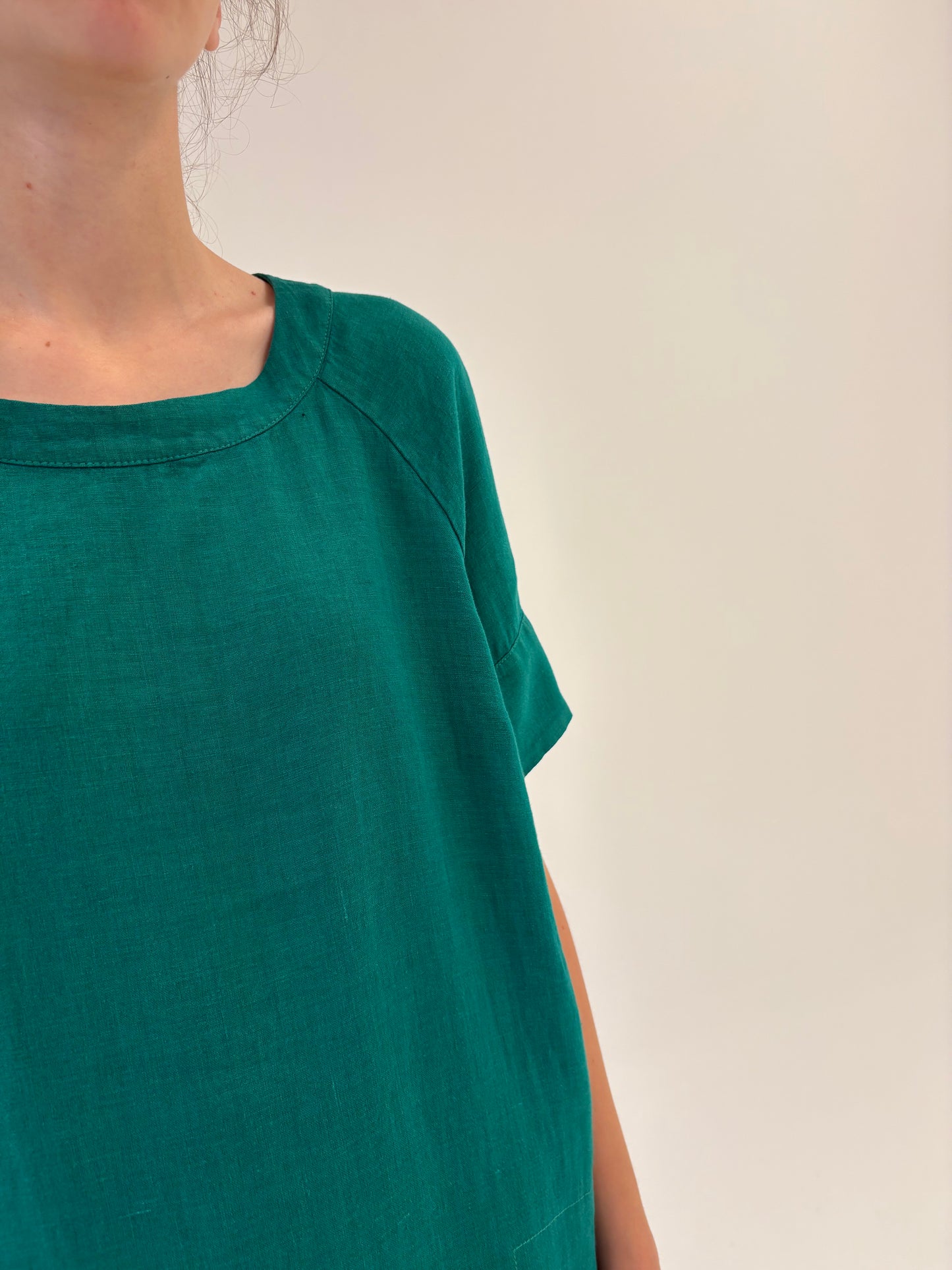 Rochie verde smarald din in in croi lejer