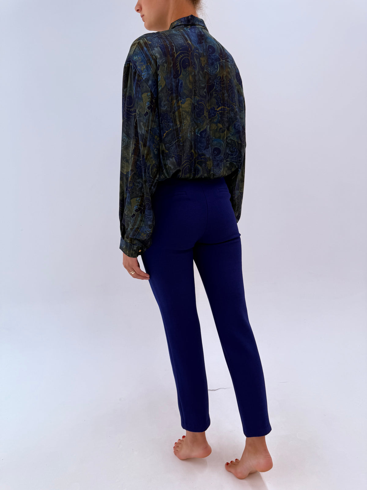 Costum albastru regal tall in croi ultra chic din material plin modelator