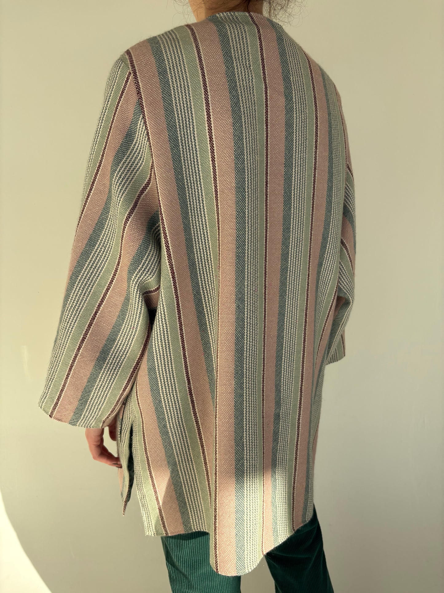 Palton din lana texturată în culori pudrate și croi lejer