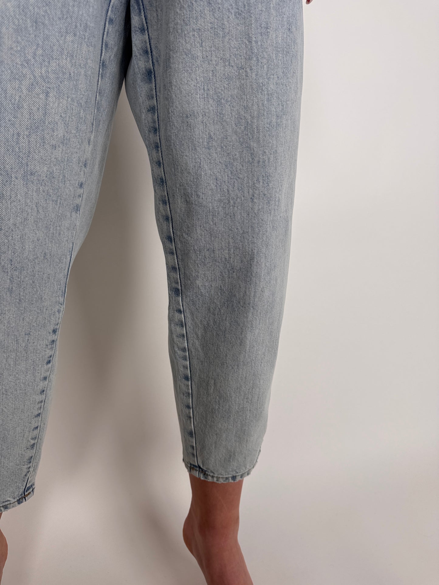 Jeanși light wash modelatori cu talie ultra înaltă