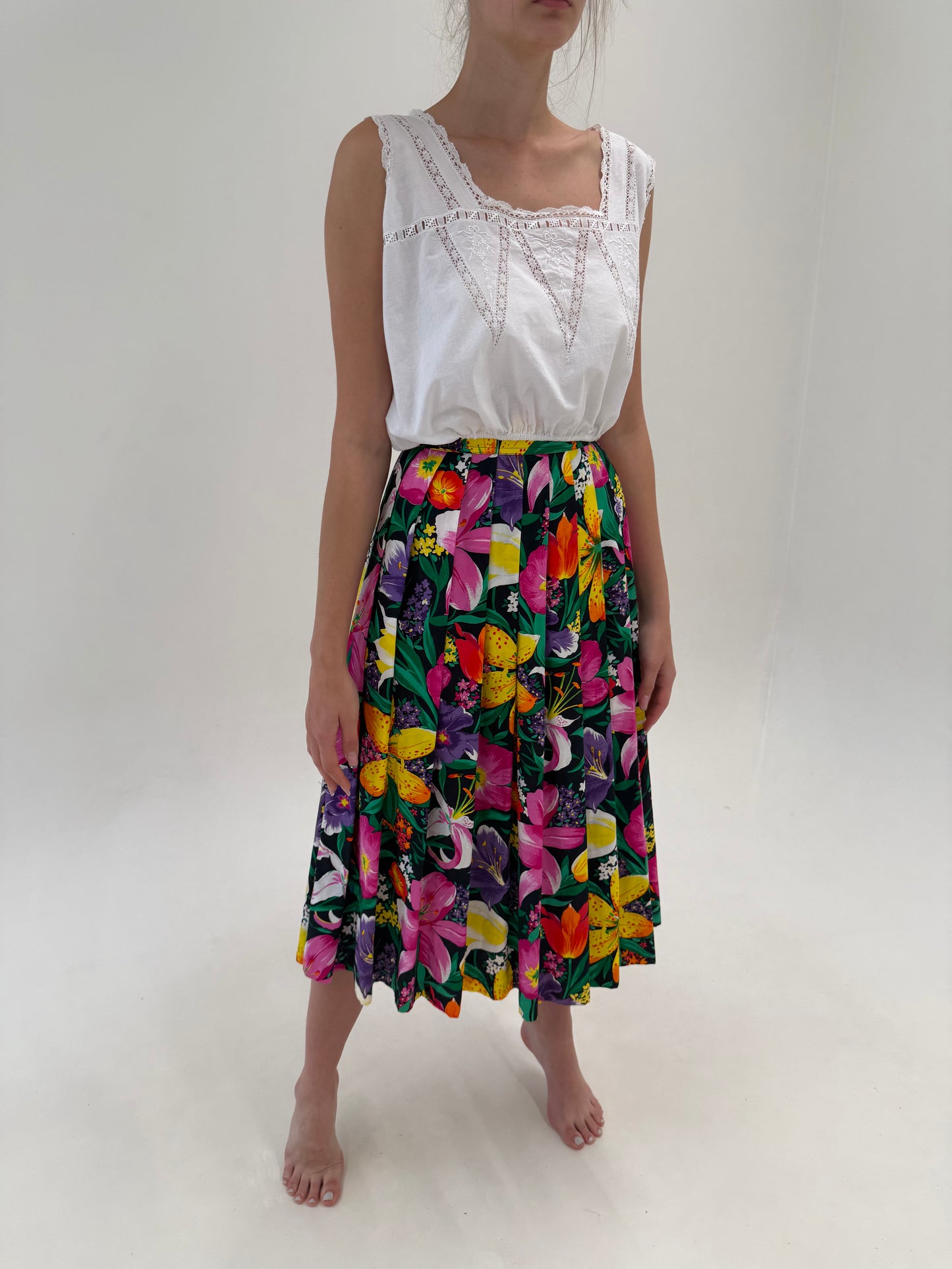Fustă vintage plisată în culori superbe cu print floral din bumbac premium