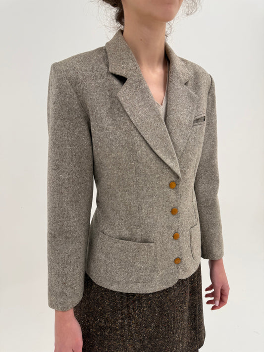 Sacou de brand luxury Cacharel din tweed Donegal warm gray cu inserții ivorie