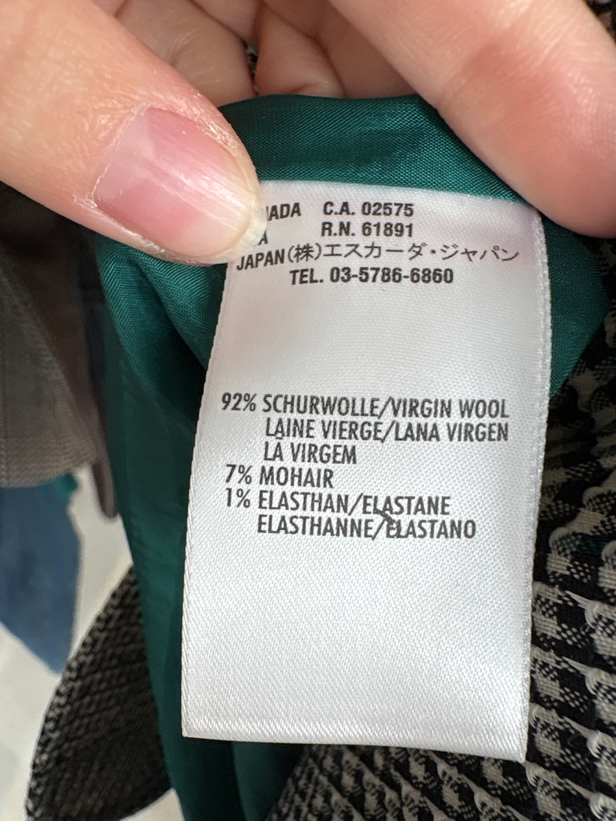 Sacou Escada în carouri alb negru cambrat din lana extrafina și mohair