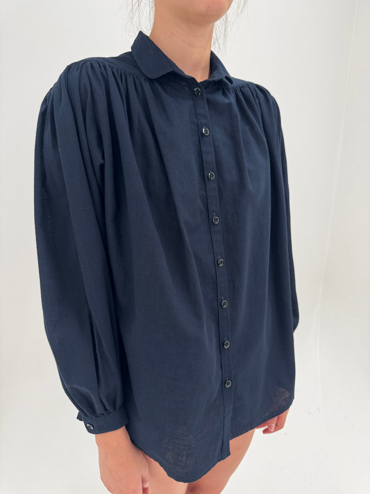 Cămașa vintage drapata cu mâneci ample și manșetă îngustată Navy blue