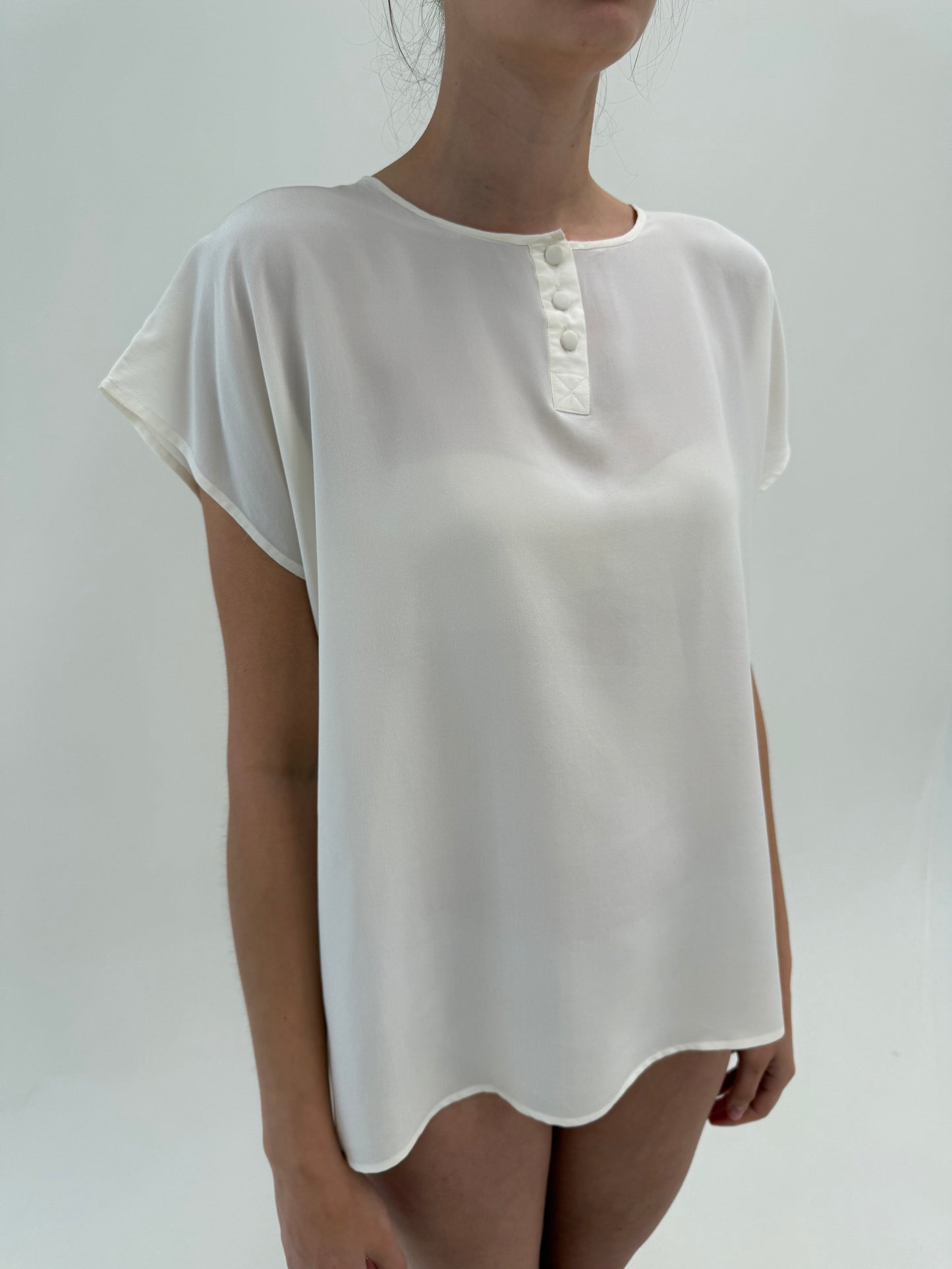 Top italian în croi minimalist din mătase naturală în croi lejer butter white