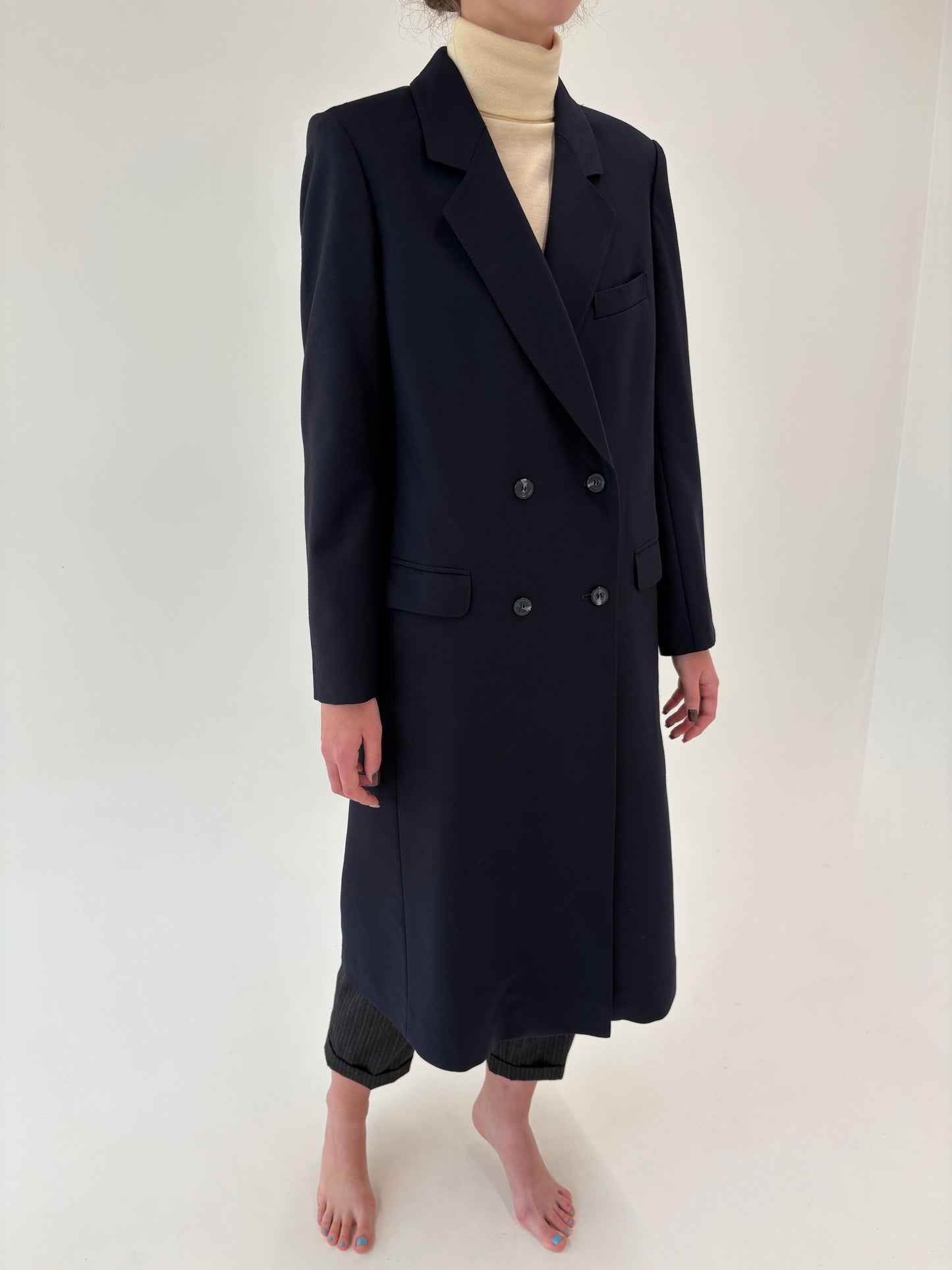 Palton din lana worsted certificata în croi lung cu închidere dublă