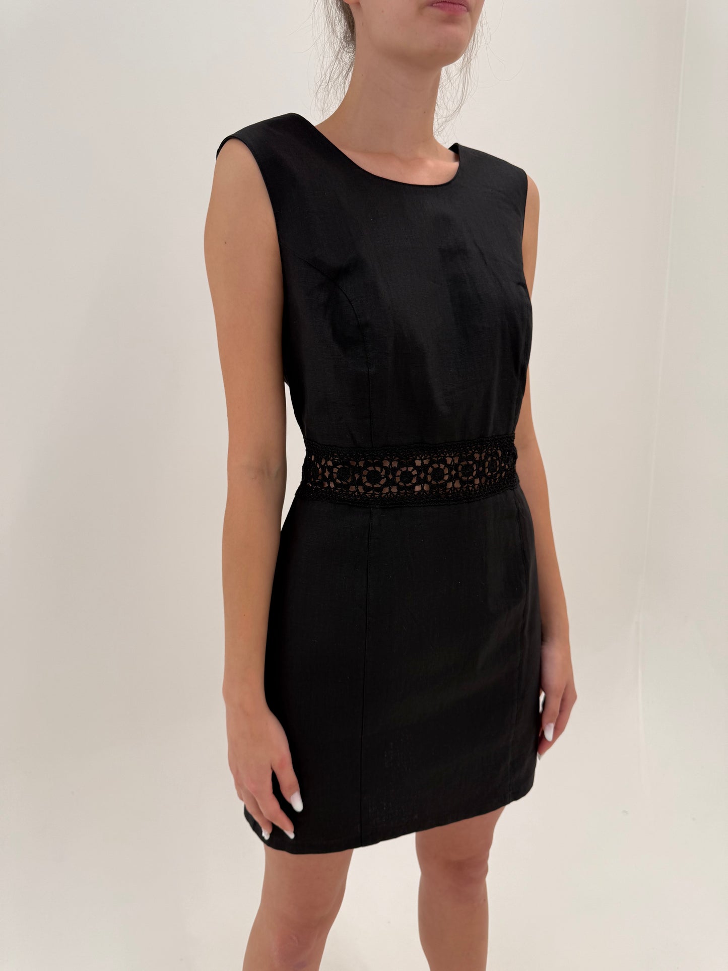 LBD ultra chic din pânză de in și bumbac cu talie ultra înaltă marcată de dantelă macrame