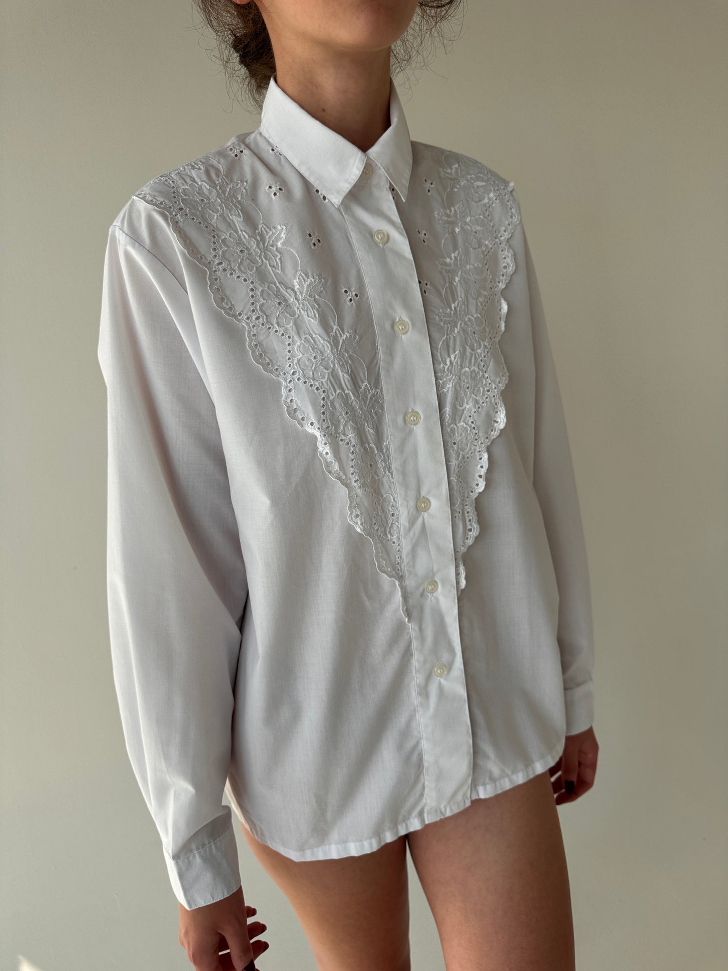 Cămașa vintage cu broderie anglaise din bumbac