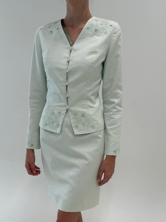 Costum de brand luxury vintage din in cu broderie excepțională