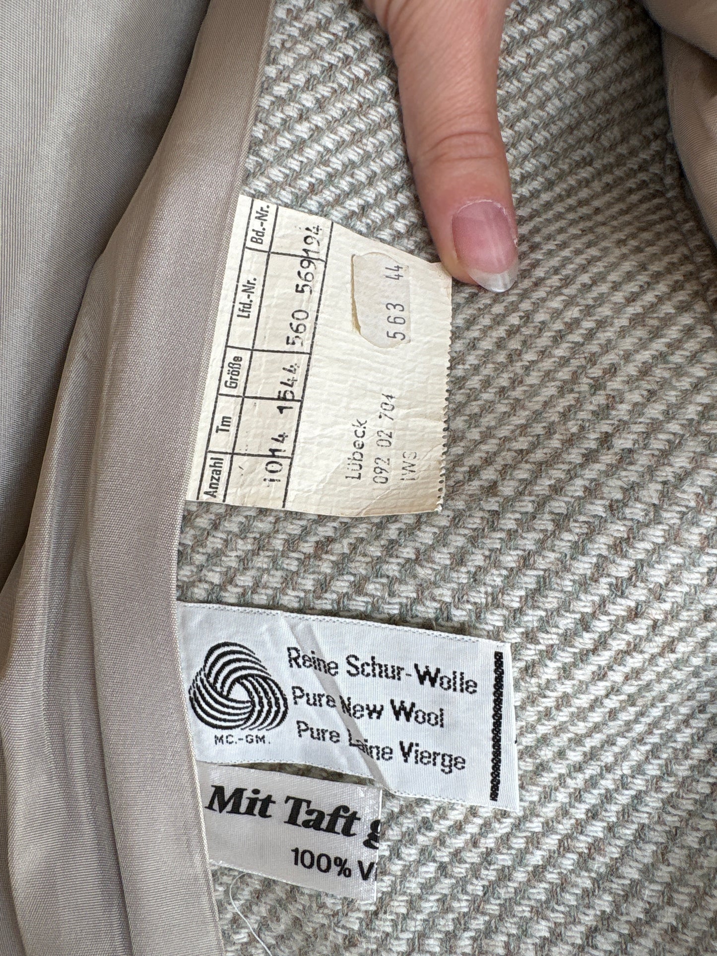 Palton old vintage anii 70 din twill gros de lana în nuanțe de nude