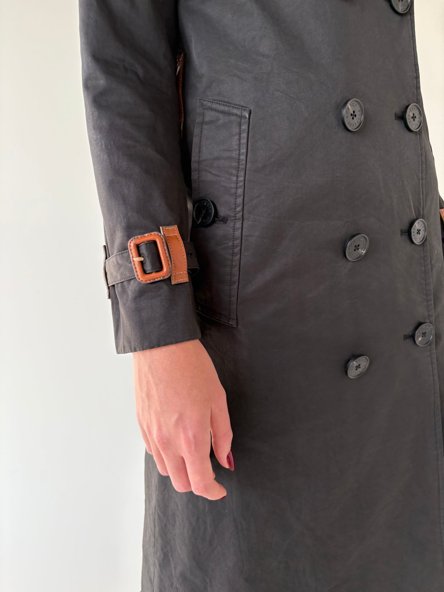 Trench negru Burberry impermeabil cu aplicații din piele naturală