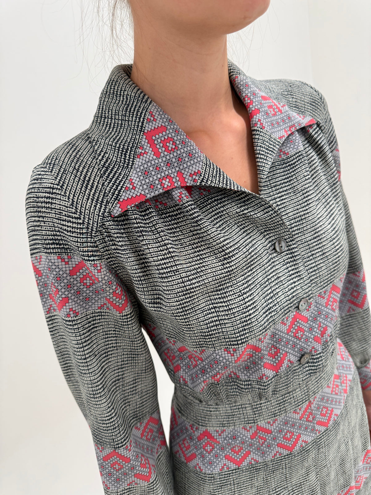 Rochie old vintage anii 70 din mătase naturală cu print geometric