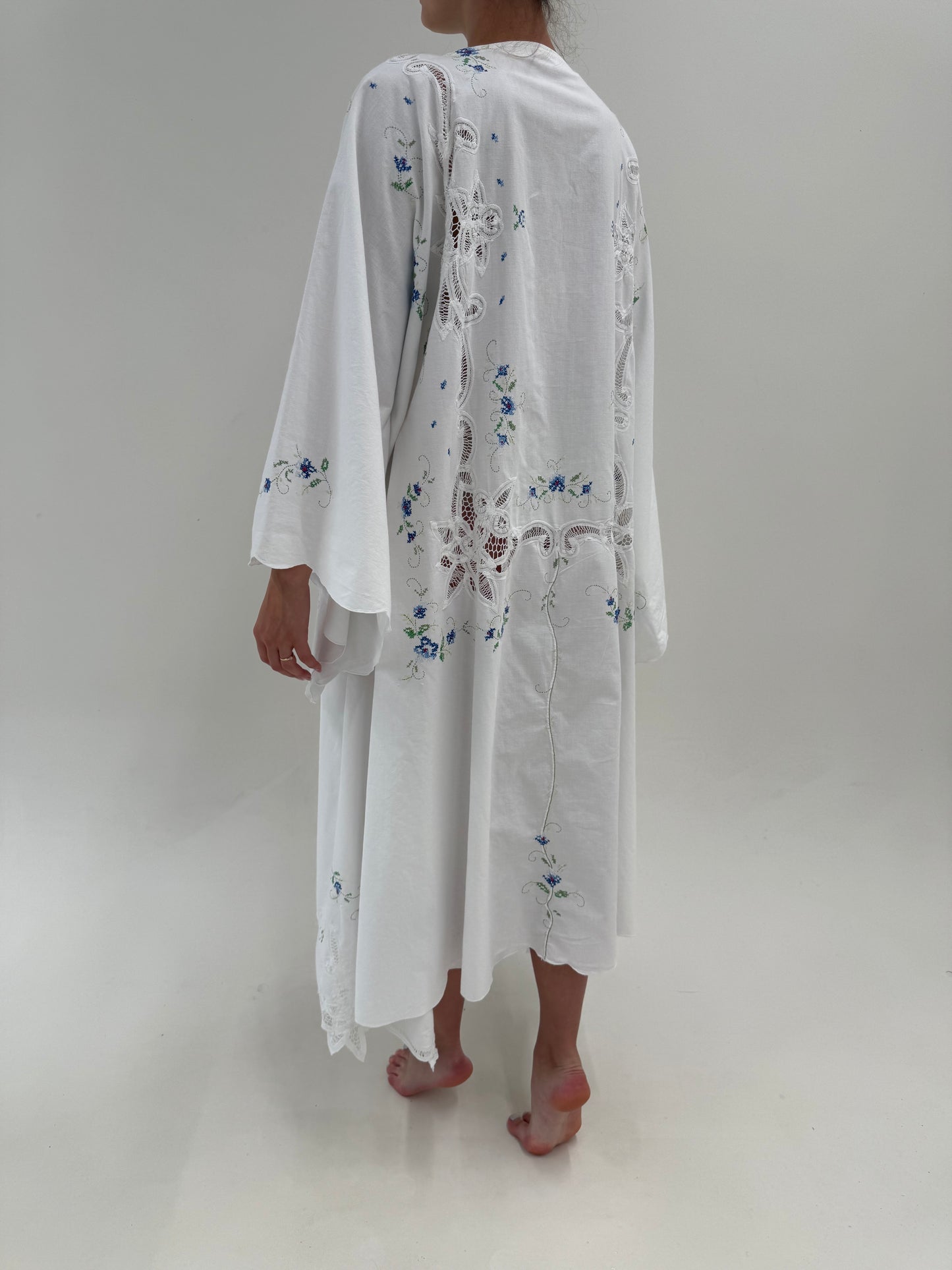 Kaftan bijuterie cu 2 tipuri de broderie manuală excepțională din pânză